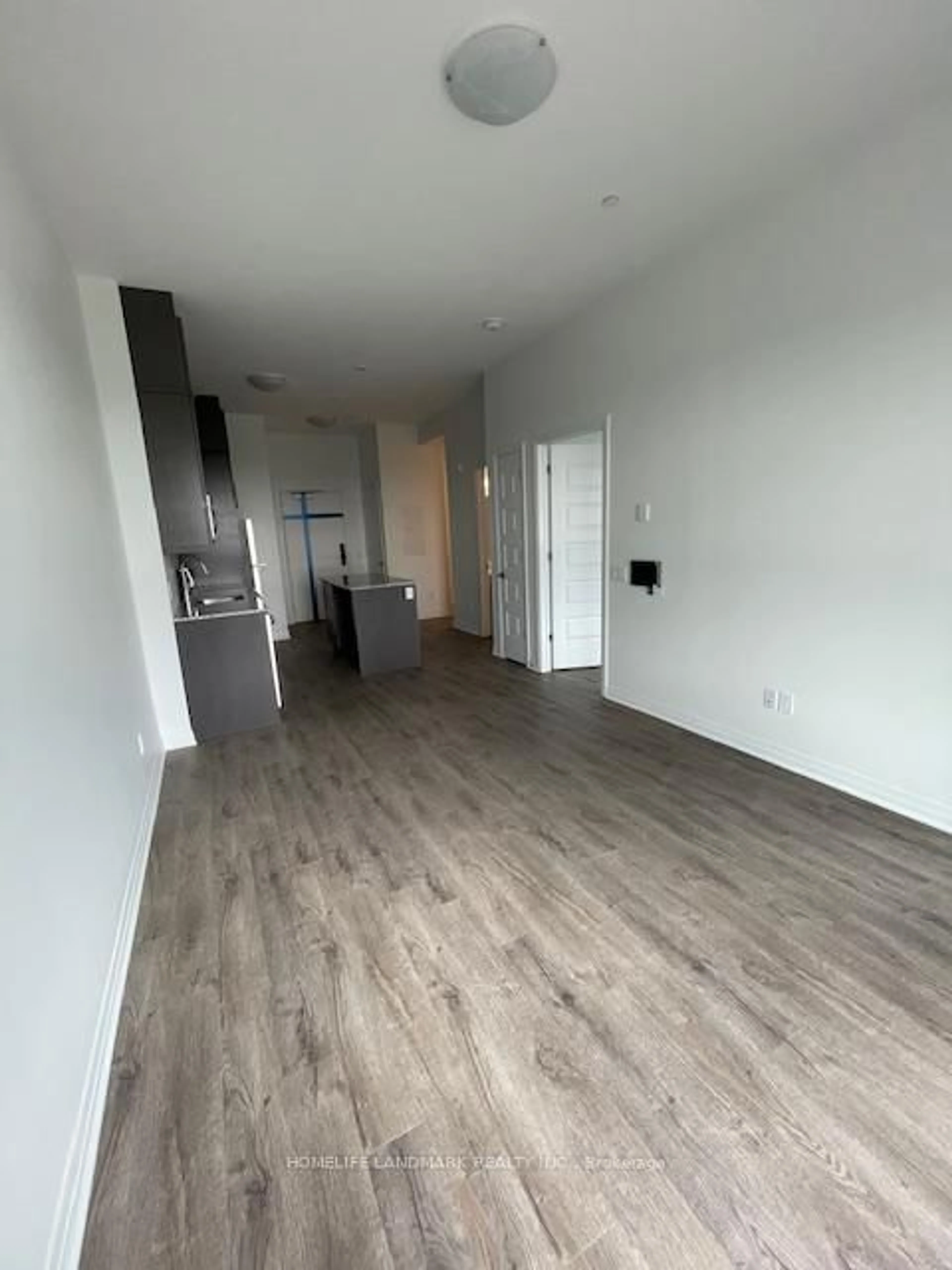 A pic of a room for 95 Dundas St #411, Oakville Ontario L6M 5N4