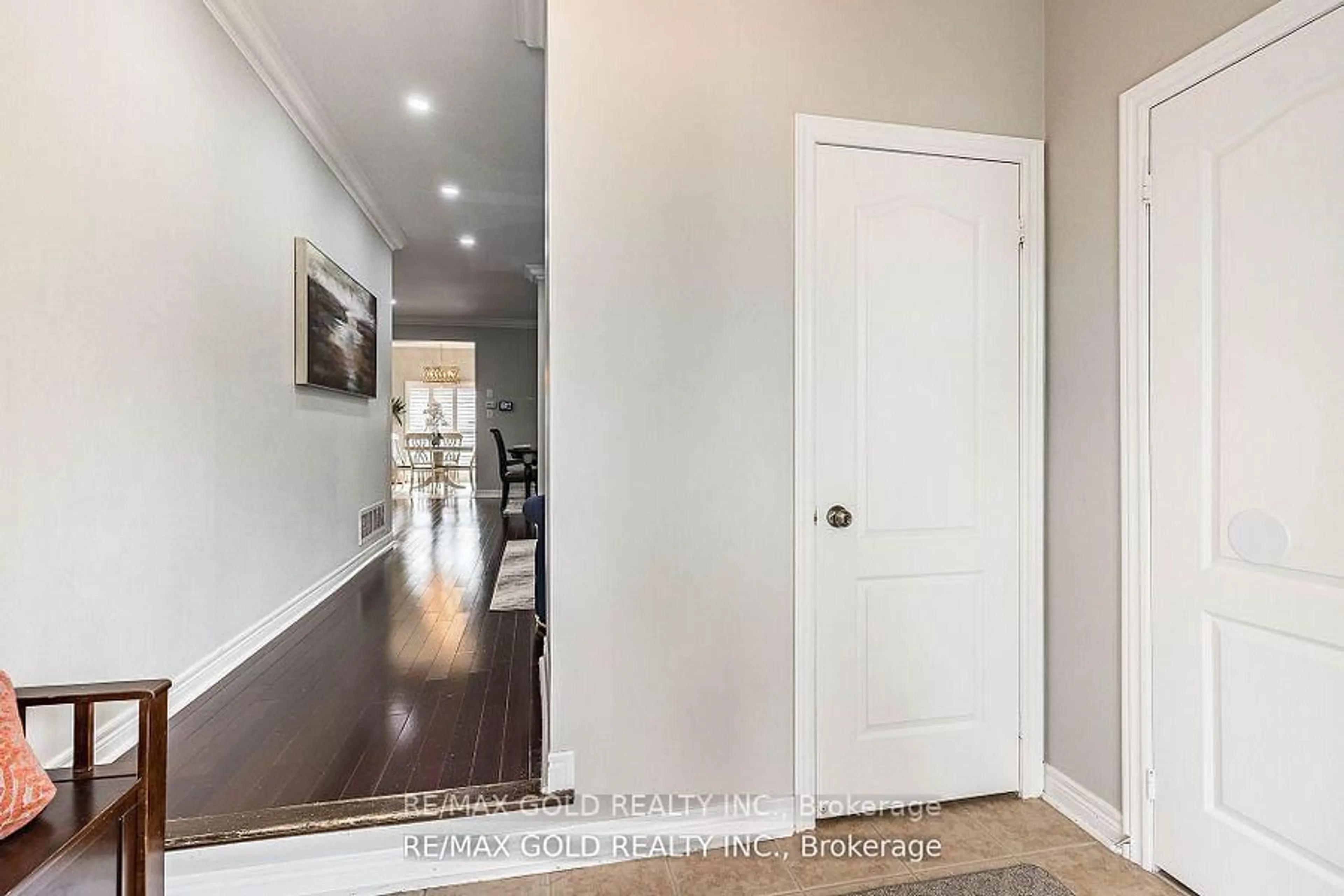 Indoor entryway for 251 Father Tobin Rd, Brampton Ontario L6R 0N9