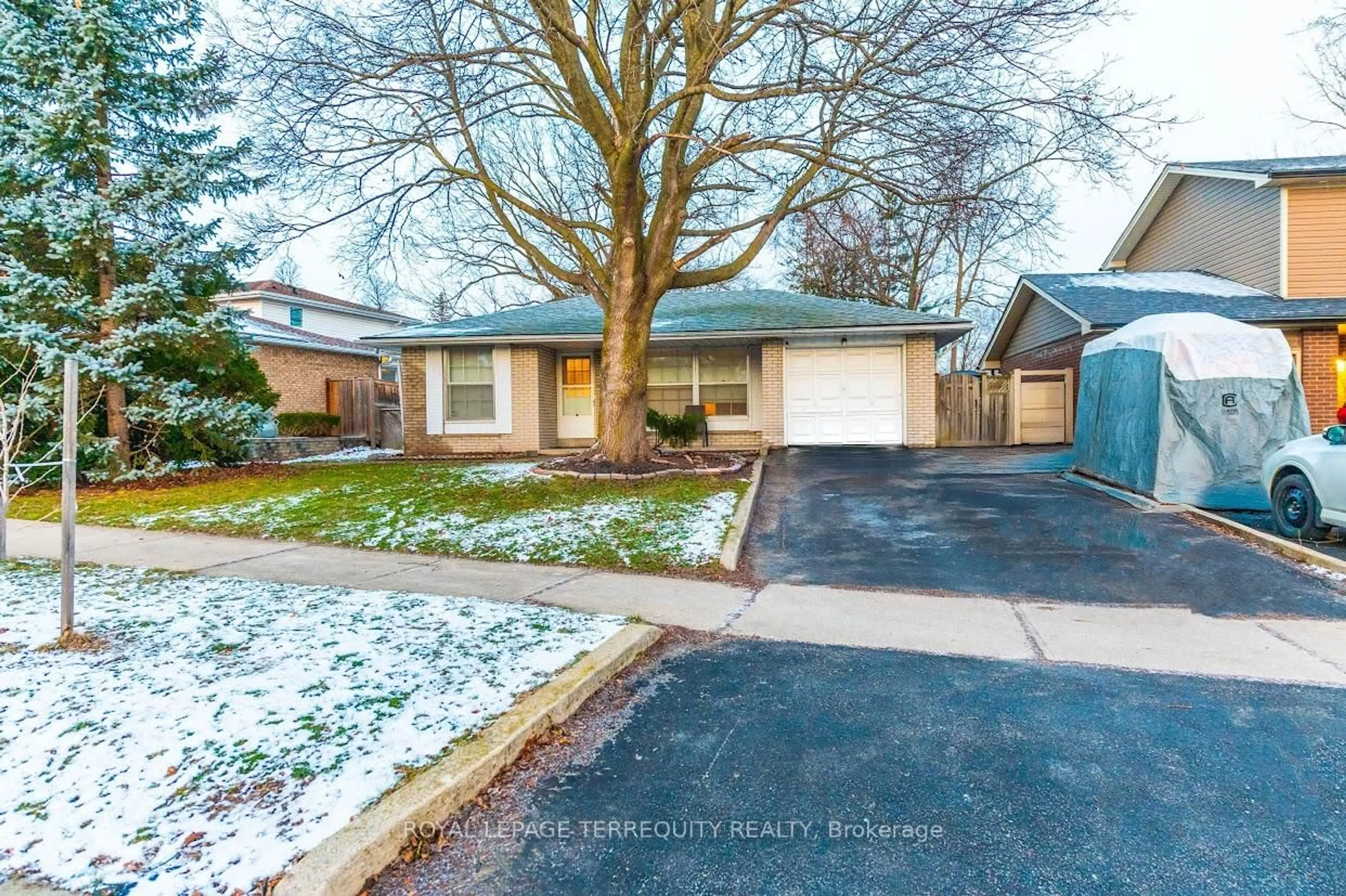 Home with brick exterior material, street for 2145 Sandringham Dr, Burlington Ontario L7P 1T8