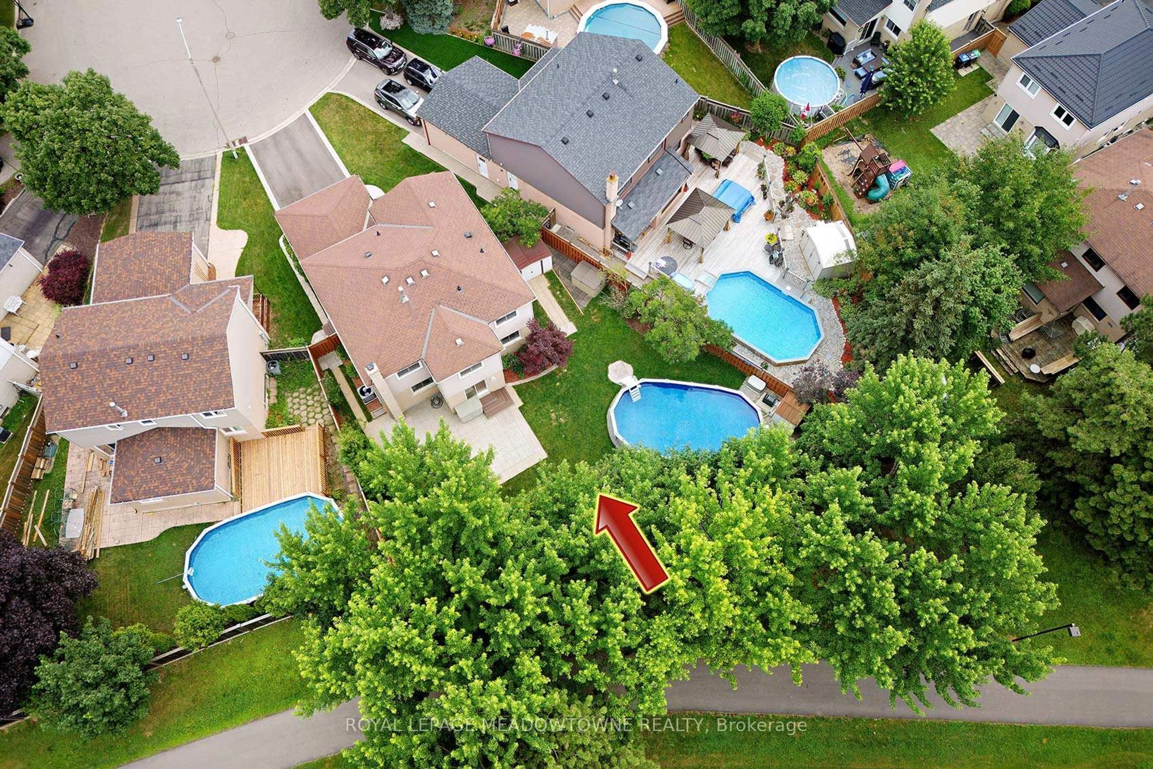 A pic from outside/outdoor area/front of a property/back of a property/a pic from drone, street for 2678 Markwood Crt, Mississauga Ontario L5N 4K5