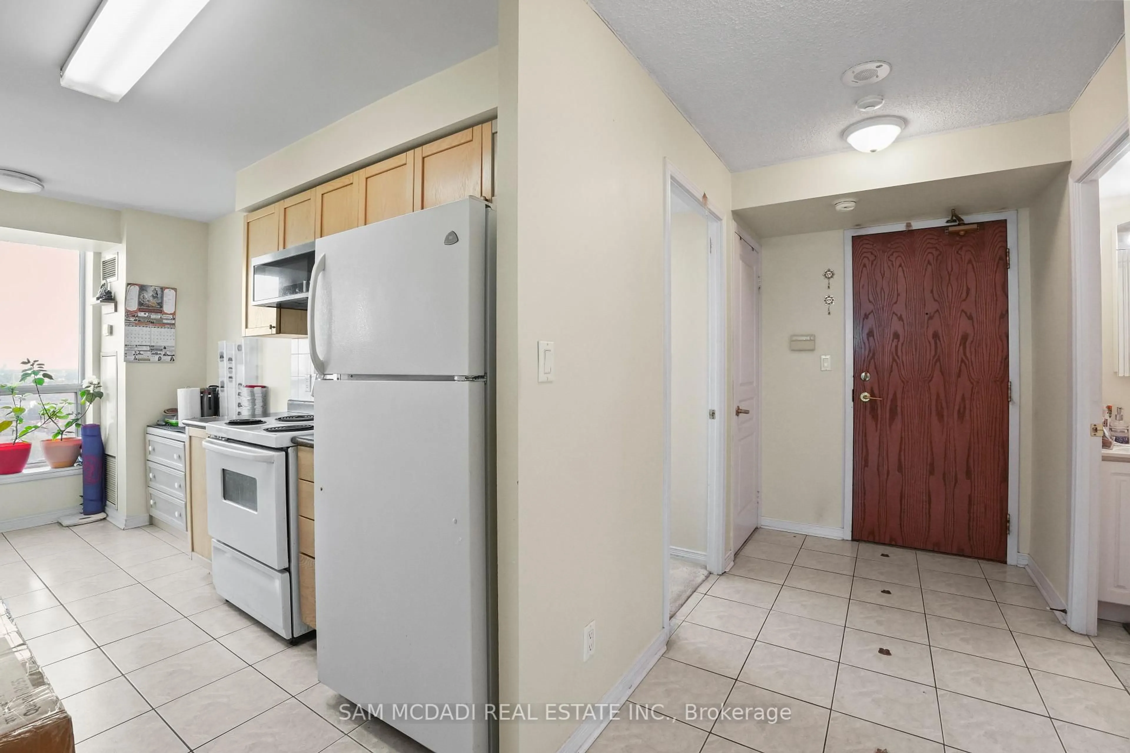 Standard kitchen, unknown for 4879 Kimbermount Ave #1608, Mississauga Ontario L5M 7R8