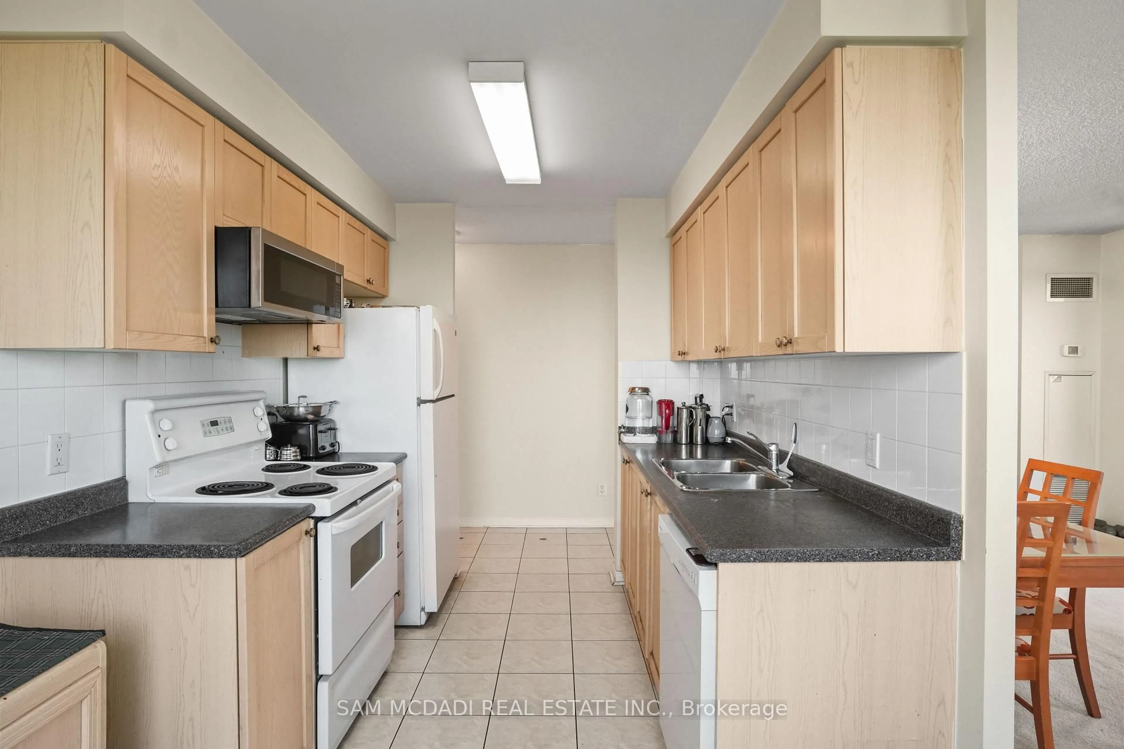 Standard kitchen, unknown for 4879 Kimbermount Ave #1608, Mississauga Ontario L5M 7R8