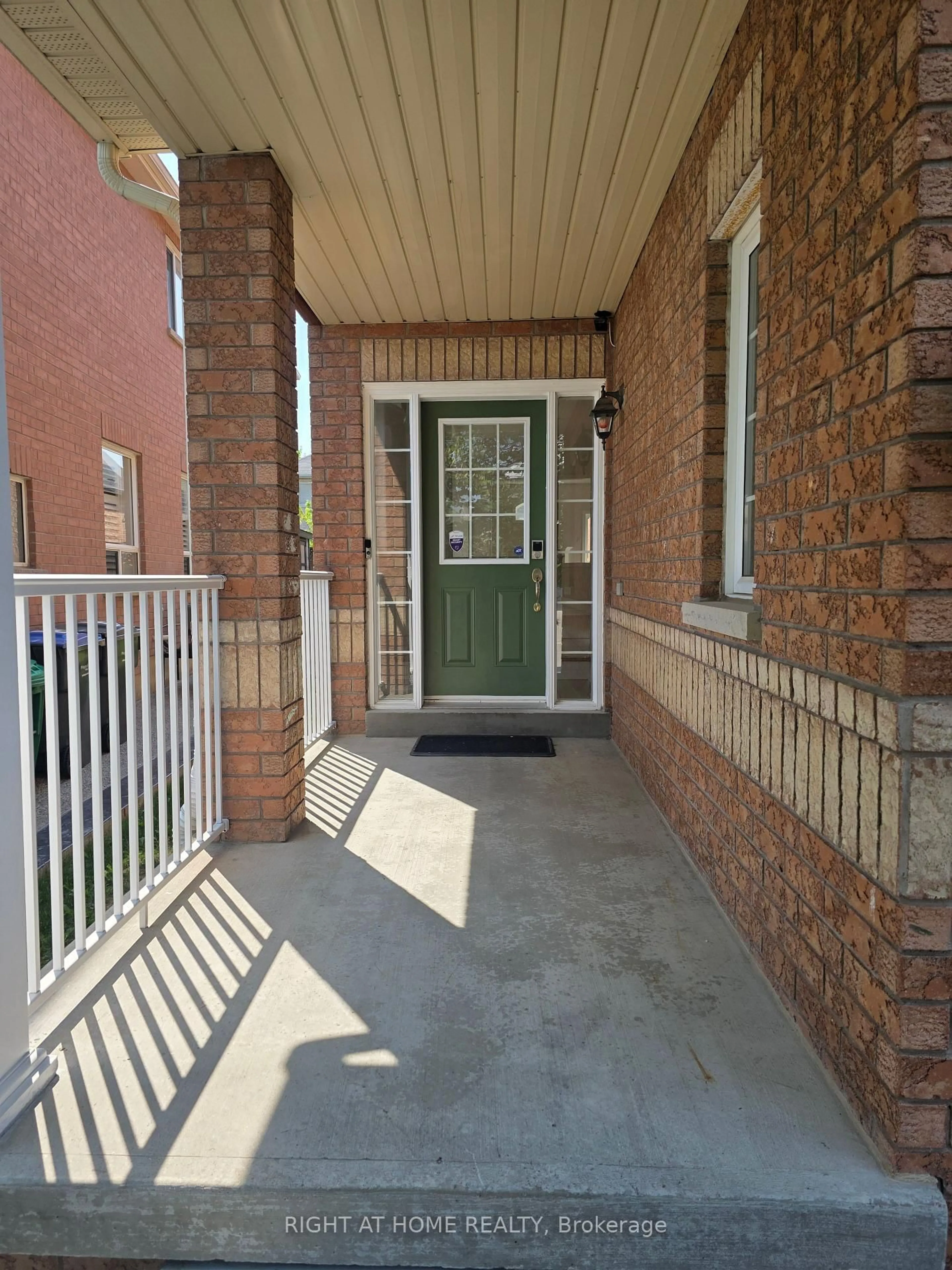 Indoor entryway for 3249 Cabano Cres, Mississauga Ontario L5M 0B9
