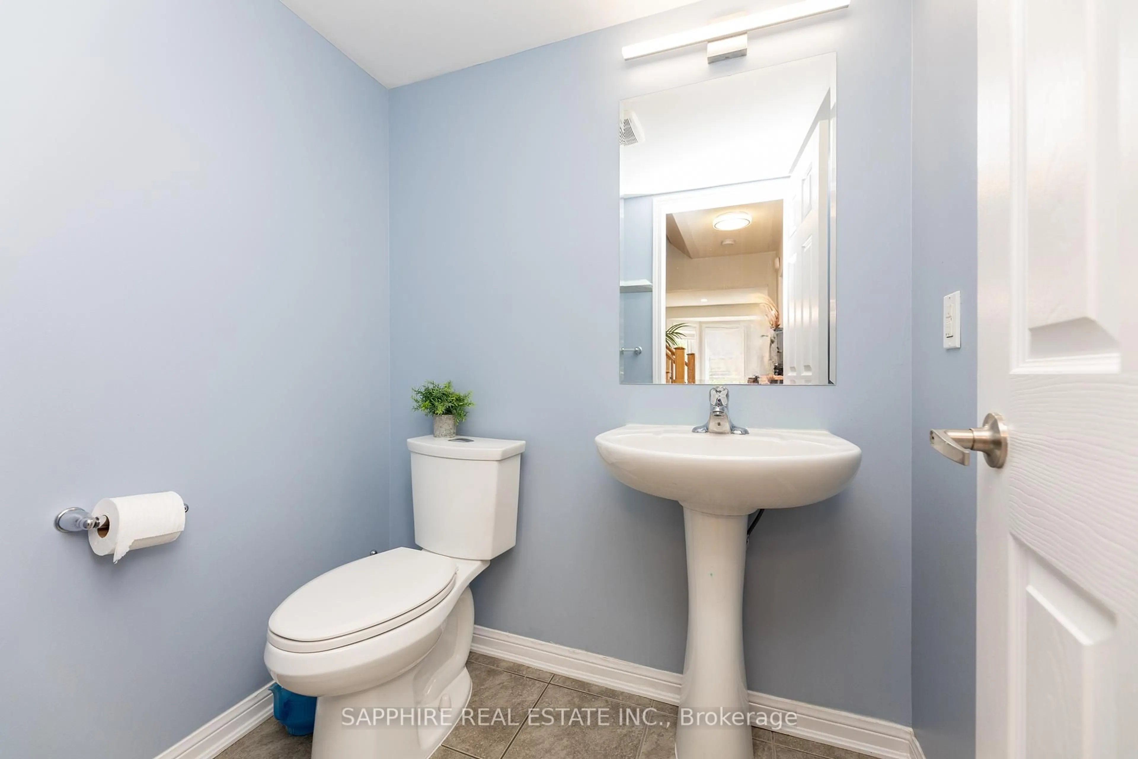 Standard bathroom, ceramic/tile floor for 6020 Derry Rd #79, Milton Ontario L9T 8L6