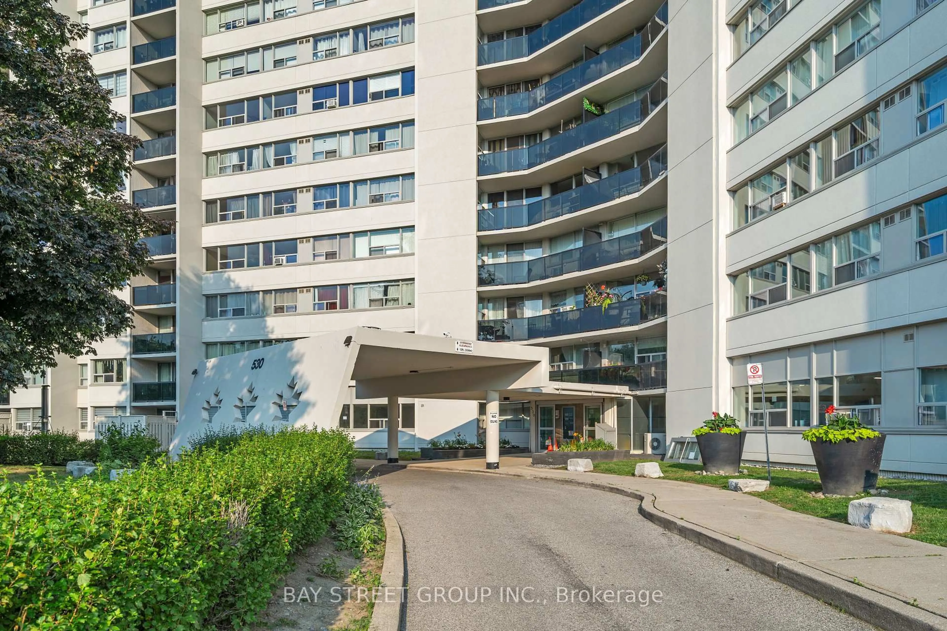Indoor foyer for 530 Lolita Gdns ##1201, Mississauga Ontario L5A 3T2