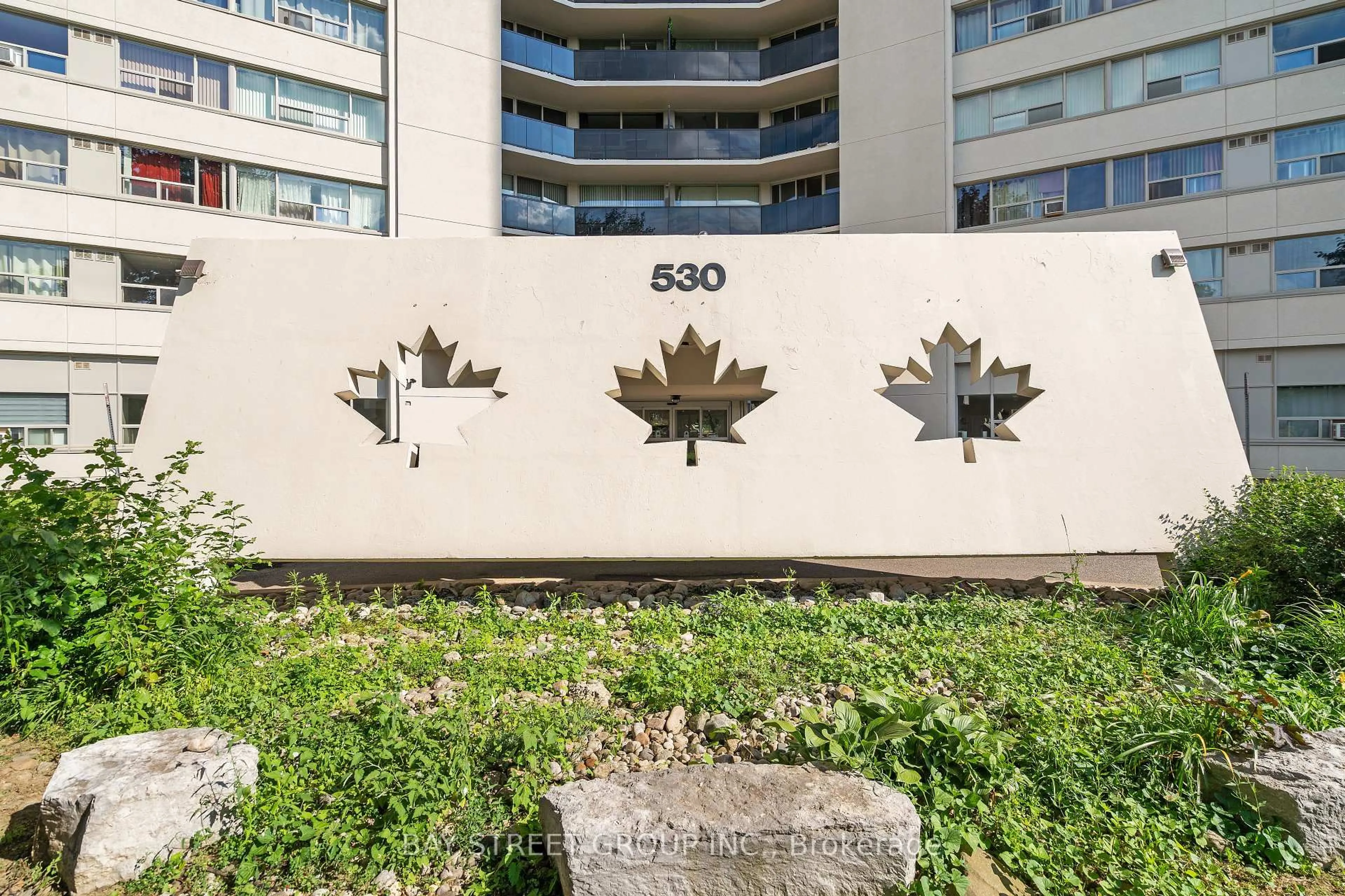 Patio, building for 530 Lolita Gdns ##1201, Mississauga Ontario L5A 3T2
