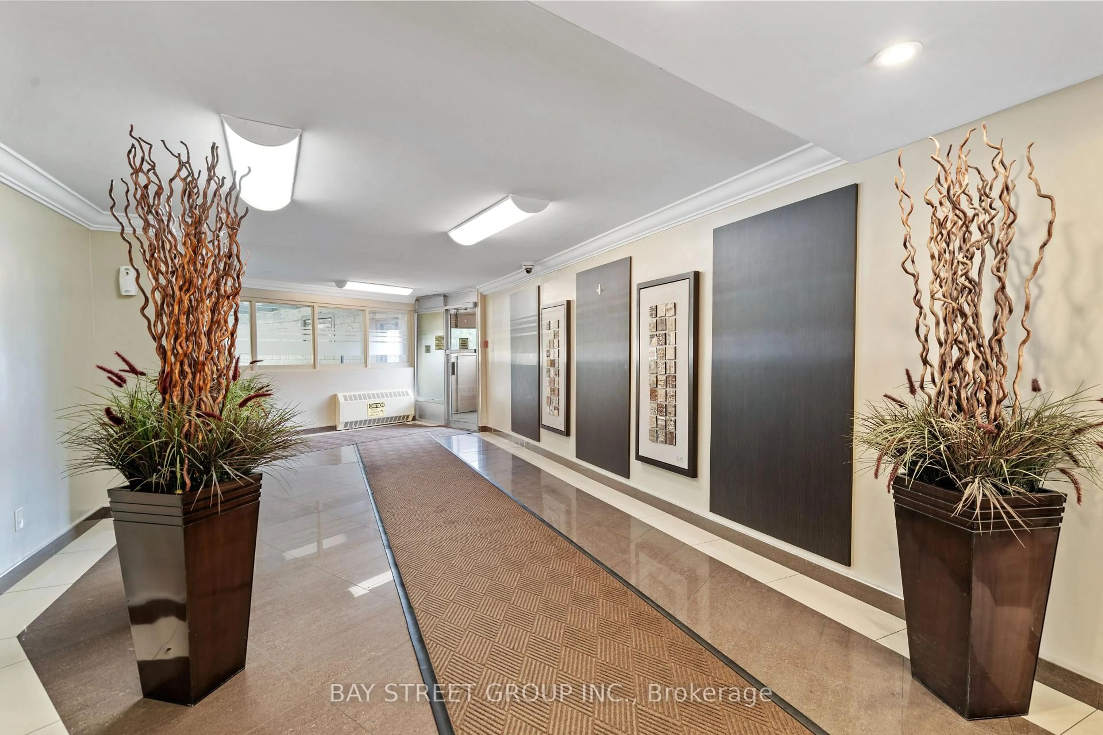 Indoor foyer for 530 Lolita Gdns ##1201, Mississauga Ontario L5A 3T2