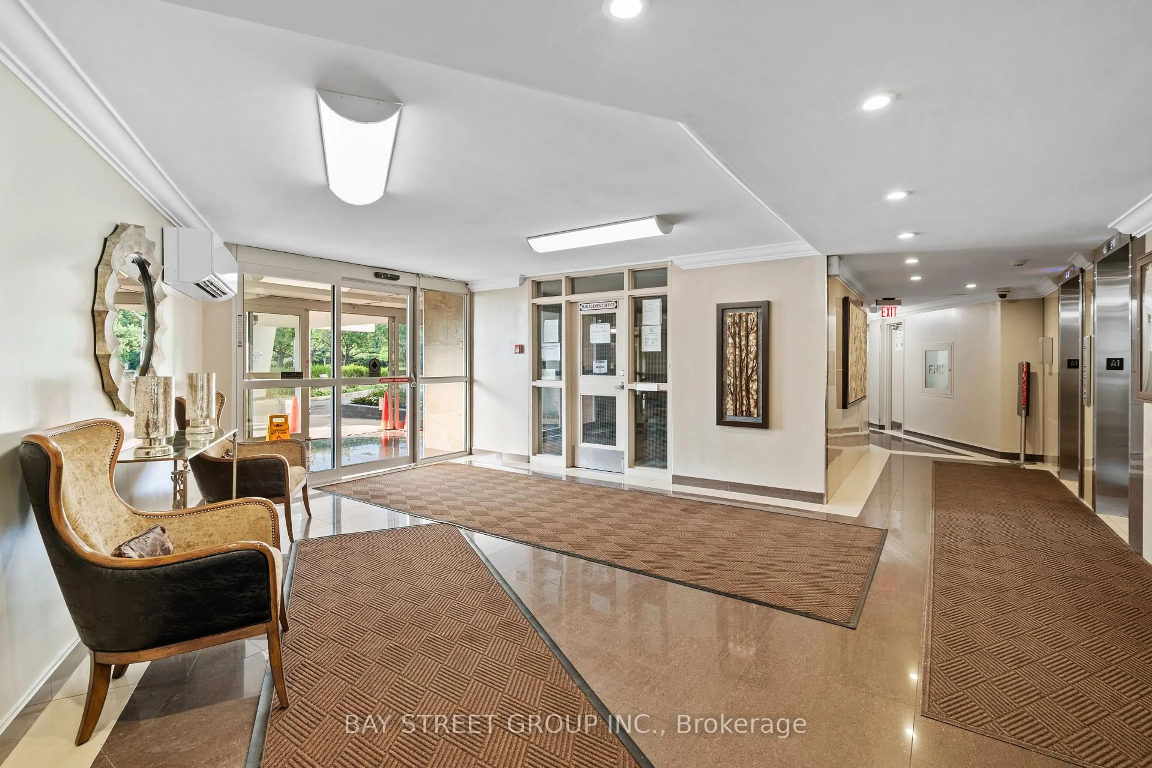 Indoor foyer for 530 Lolita Gdns ##1201, Mississauga Ontario L5A 3T2