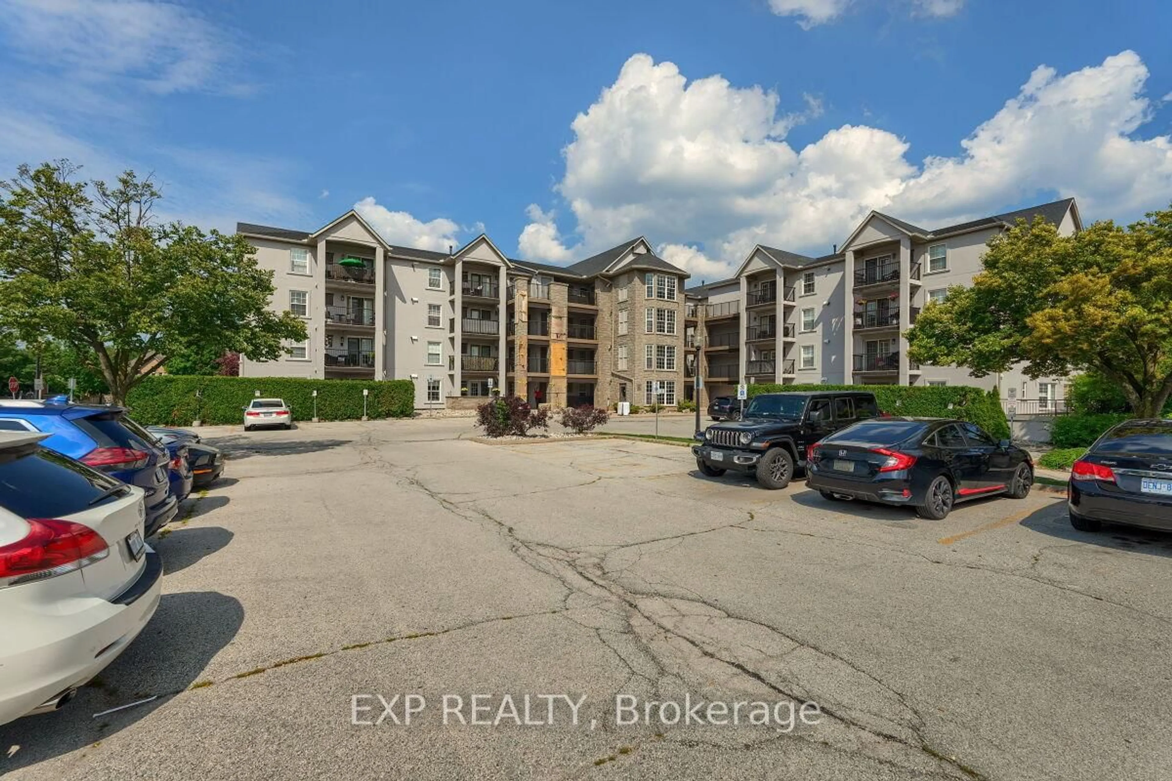 A pic from outside/outdoor area/front of a property/back of a property/a pic from drone, unknown for 1421 Walkers Line #215, Burlington Ontario L7M 4P4