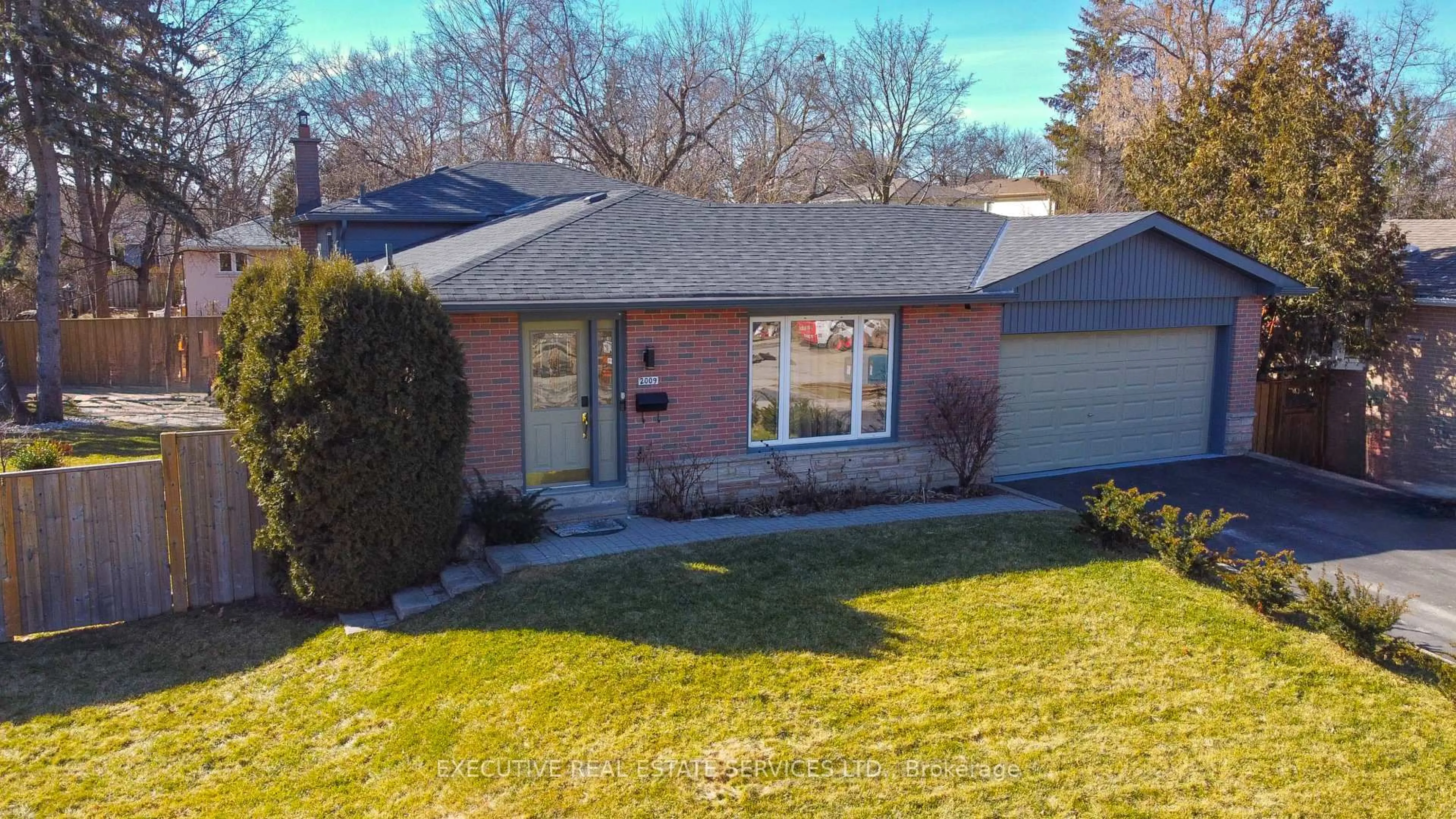 Home with brick exterior material, street for 2009 Delaney Dr, Mississauga Ontario L5J 3L3