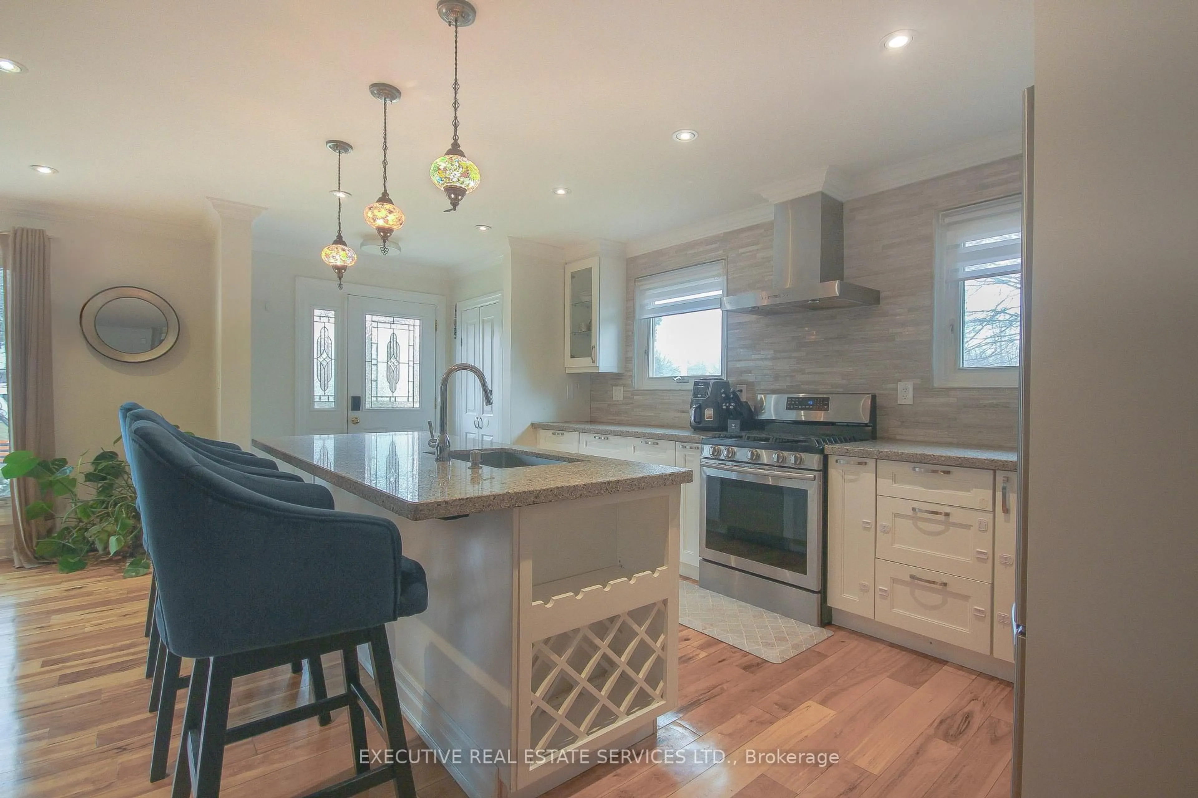Open concept kitchen, unknown for 2009 Delaney Dr, Mississauga Ontario L5J 3L3