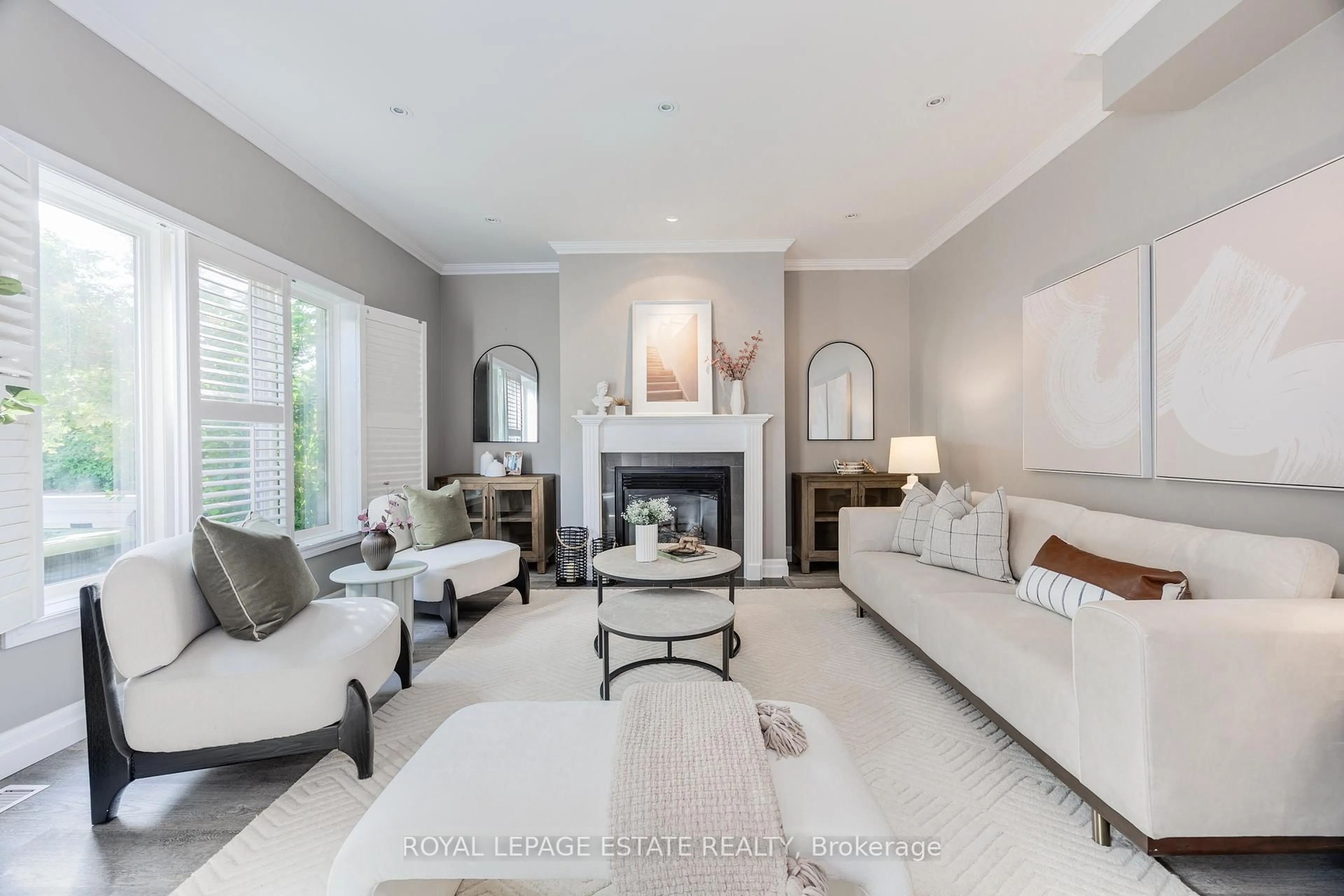 Living room with furniture, unknown for 2124 Brookhaven Cres, Oakville Ontario L6M 5B8