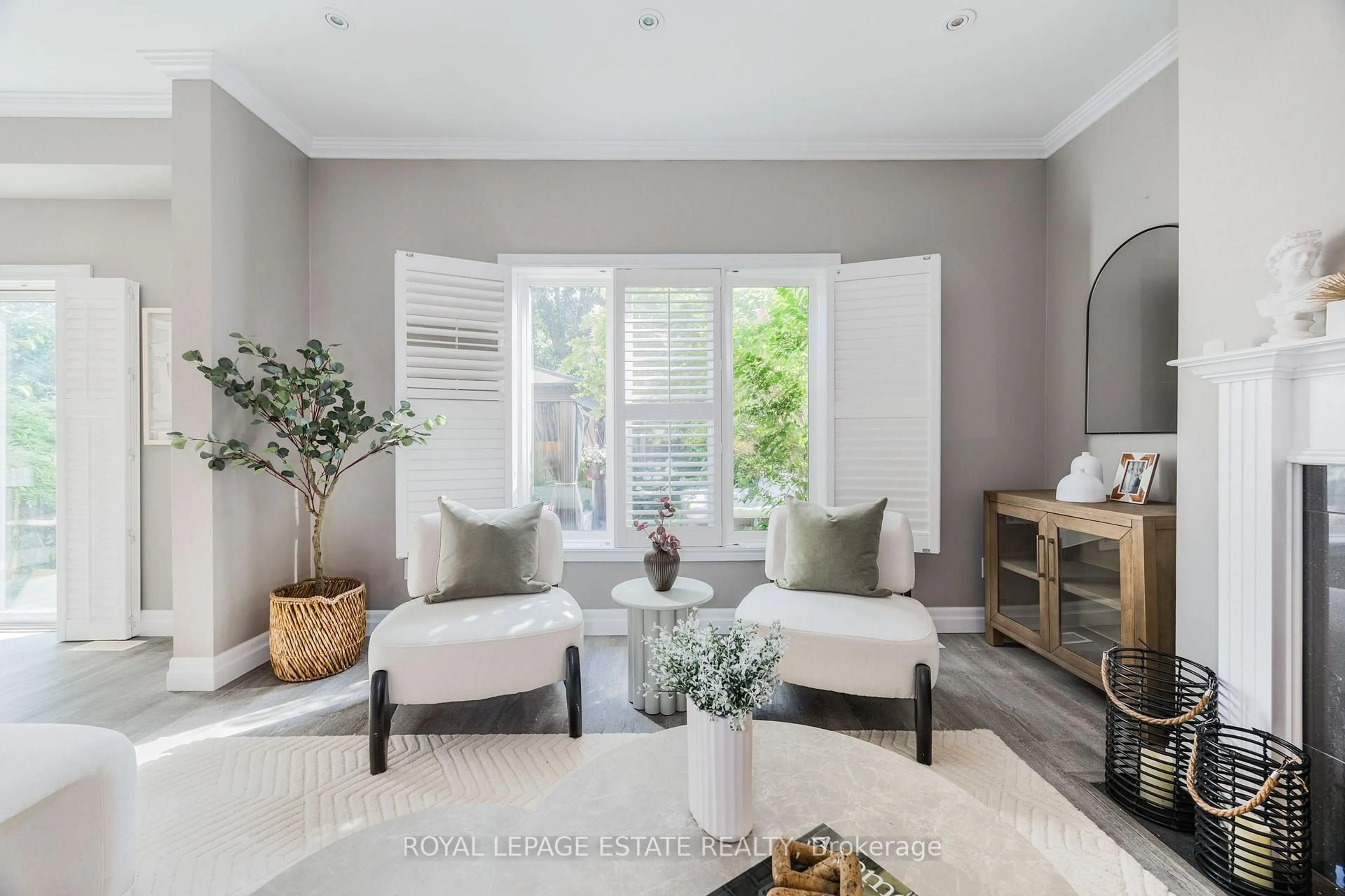 Living room with furniture, unknown for 2124 Brookhaven Cres, Oakville Ontario L6M 5B8