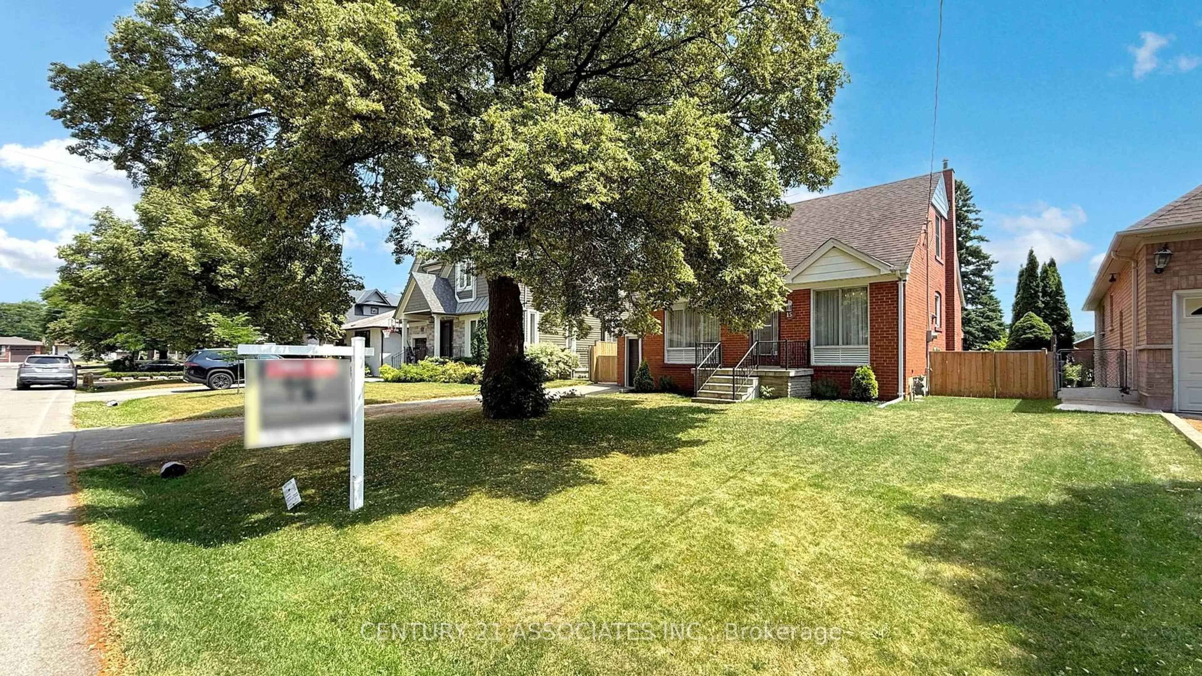 A pic from outside/outdoor area/front of a property/back of a property/a pic from drone, street for 15 Elford Blvd, Toronto Ontario M8Z 2L3