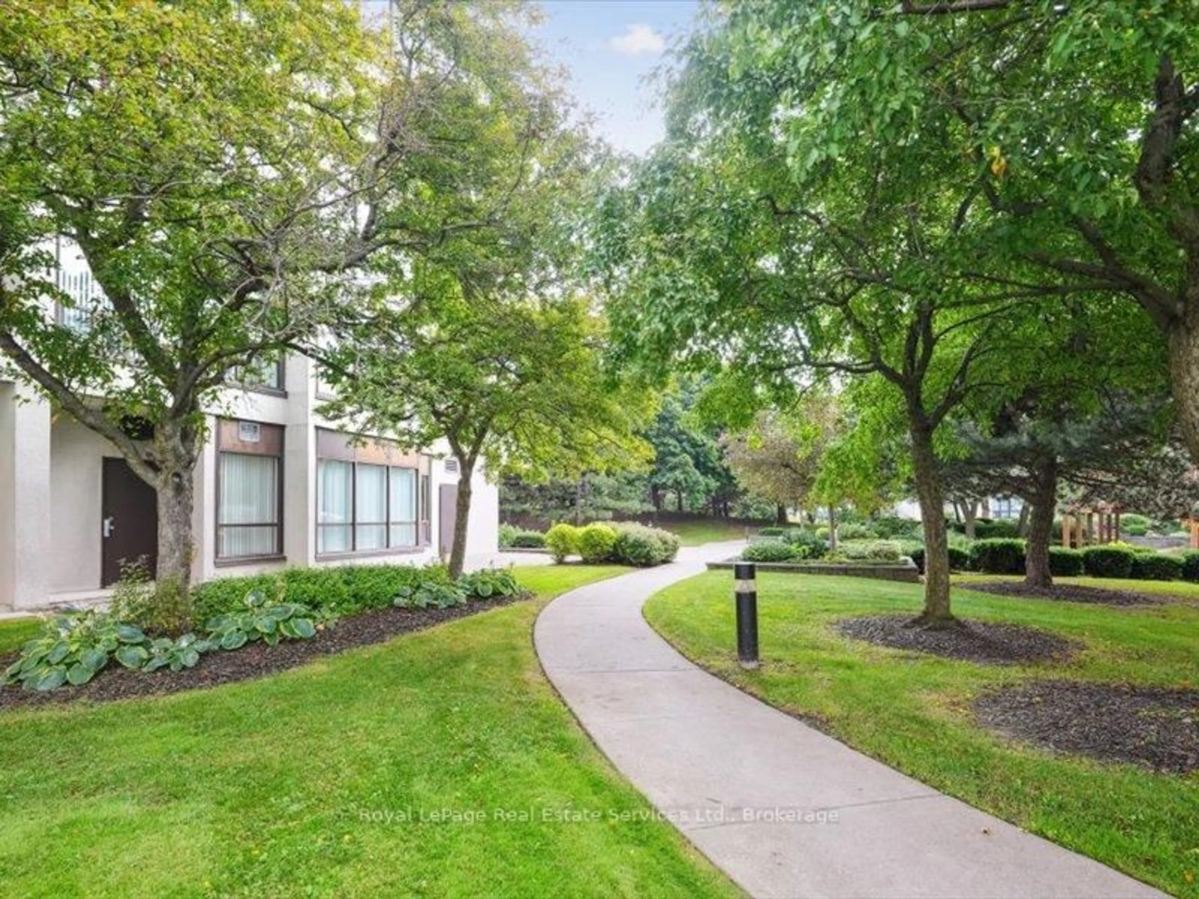 Unknown for 10 Laurelcrest St #910, Brampton Ontario L6S 5Y3