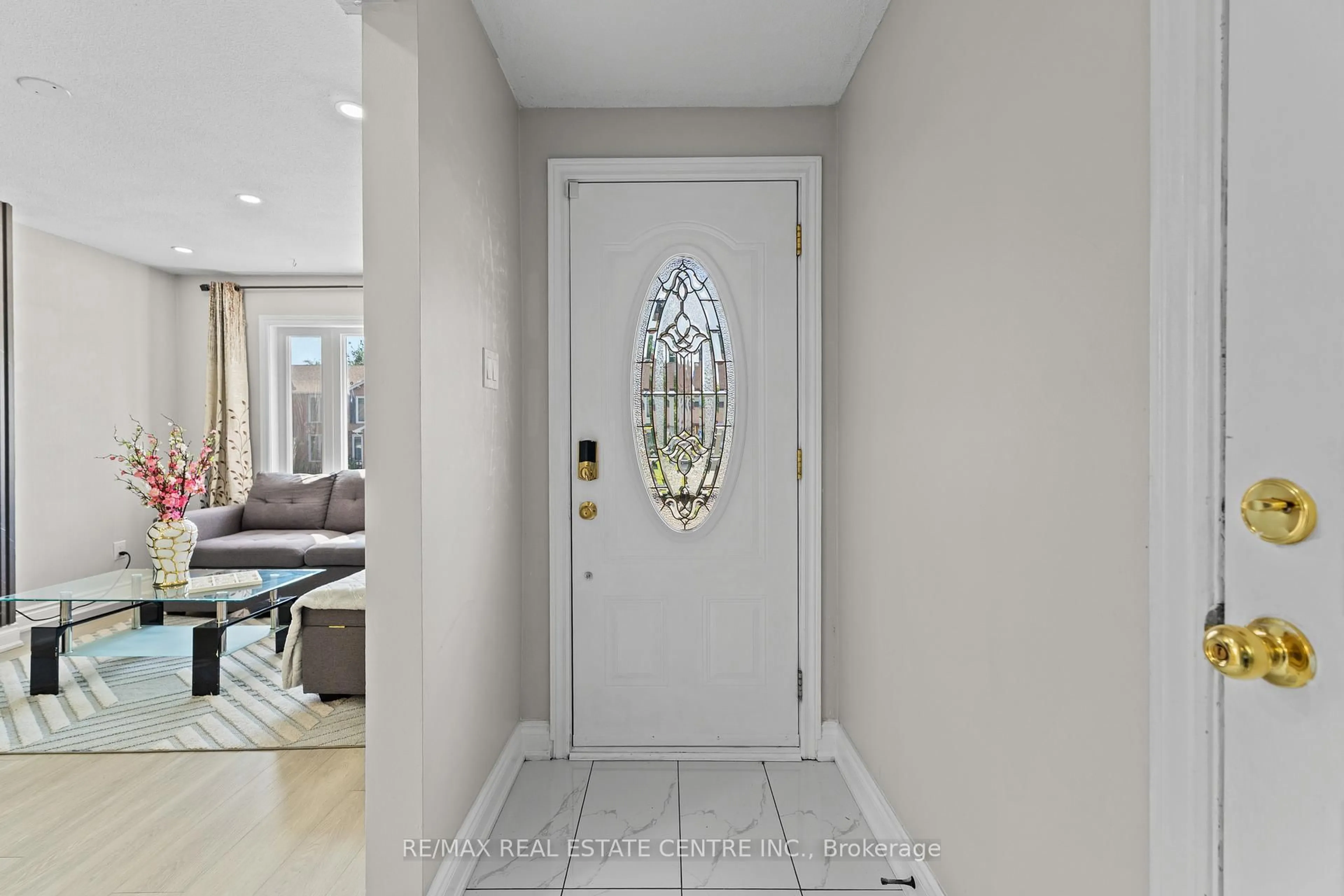 Indoor entryway for 9 Primrose Cres, Brampton Ontario L6Z 1E1