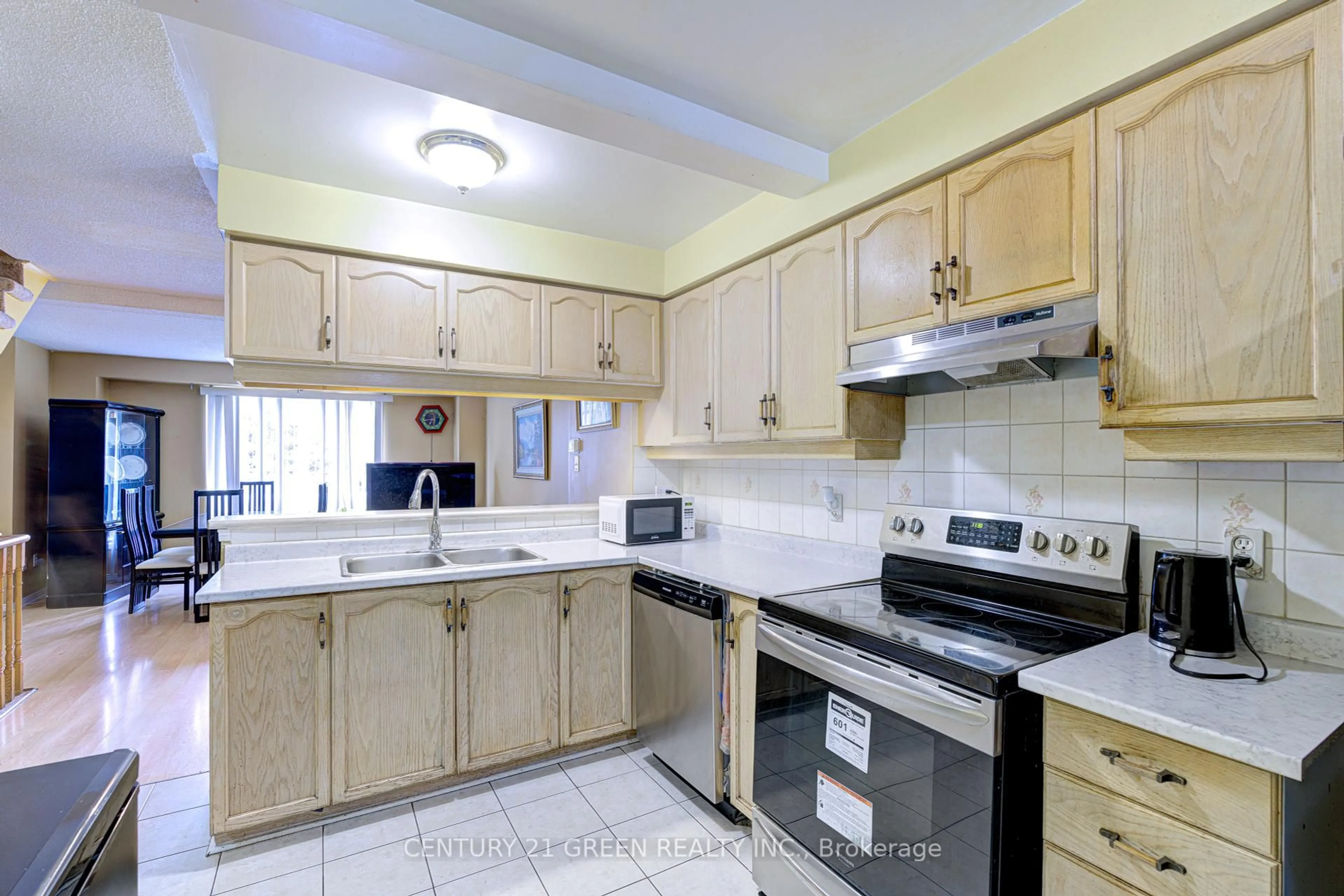 Standard kitchen, unknown for 3 Desert Sand Dr, Brampton Ontario L6R 1P9