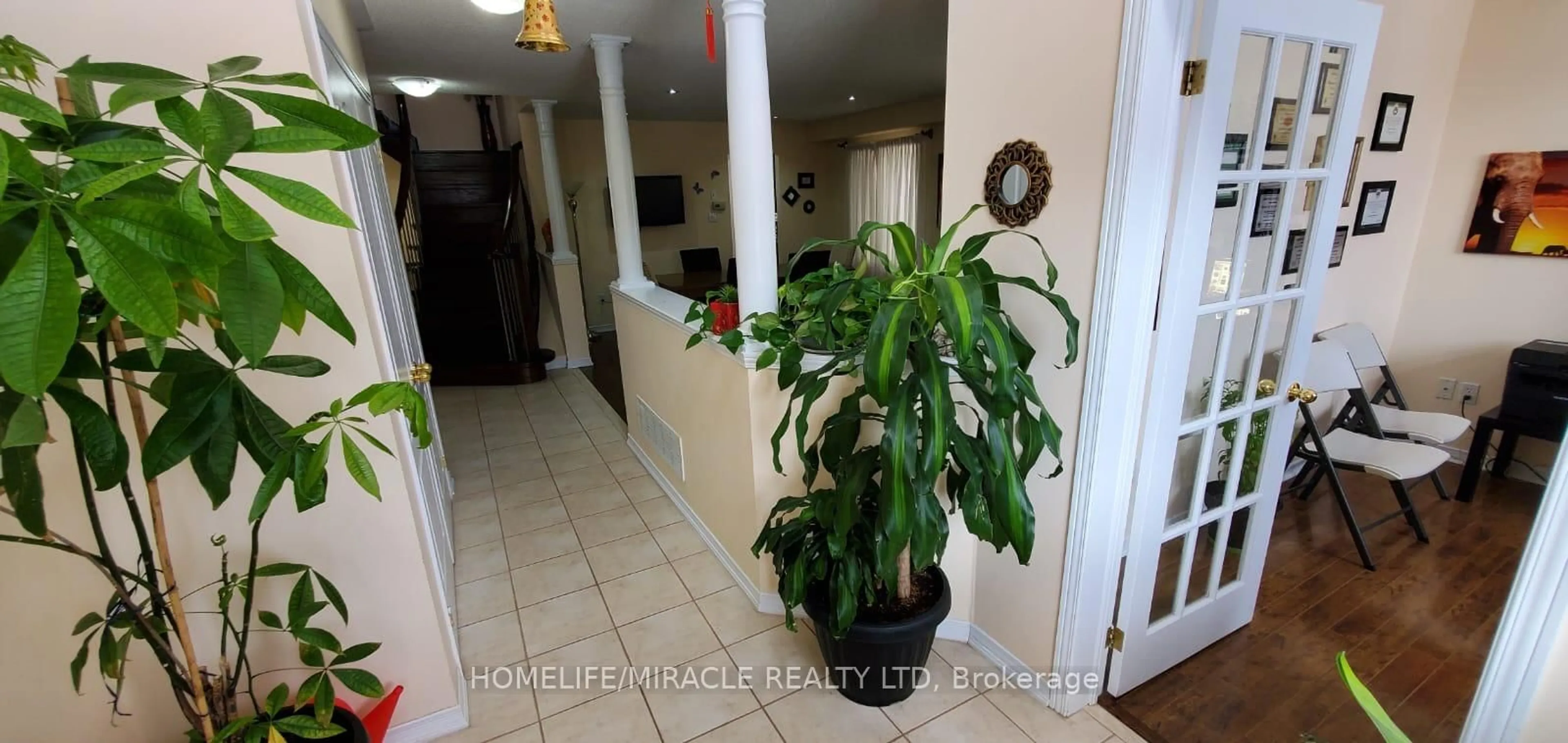 Indoor foyer for 28 Bramfield St, Brampton Ontario L7A 2W2