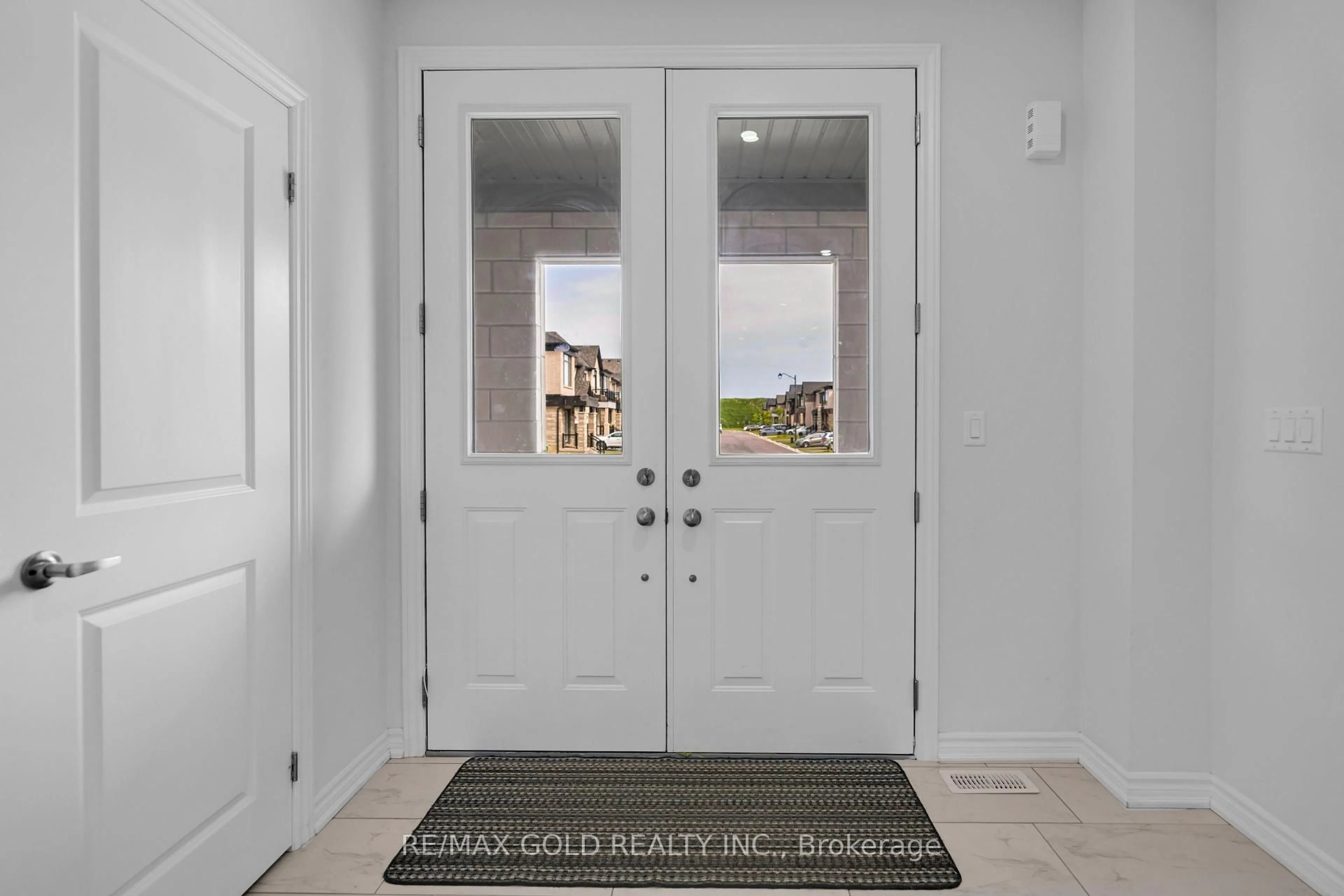 Indoor entryway for 12 Vincena Rd, Caledon Ontario L7C 1Z9