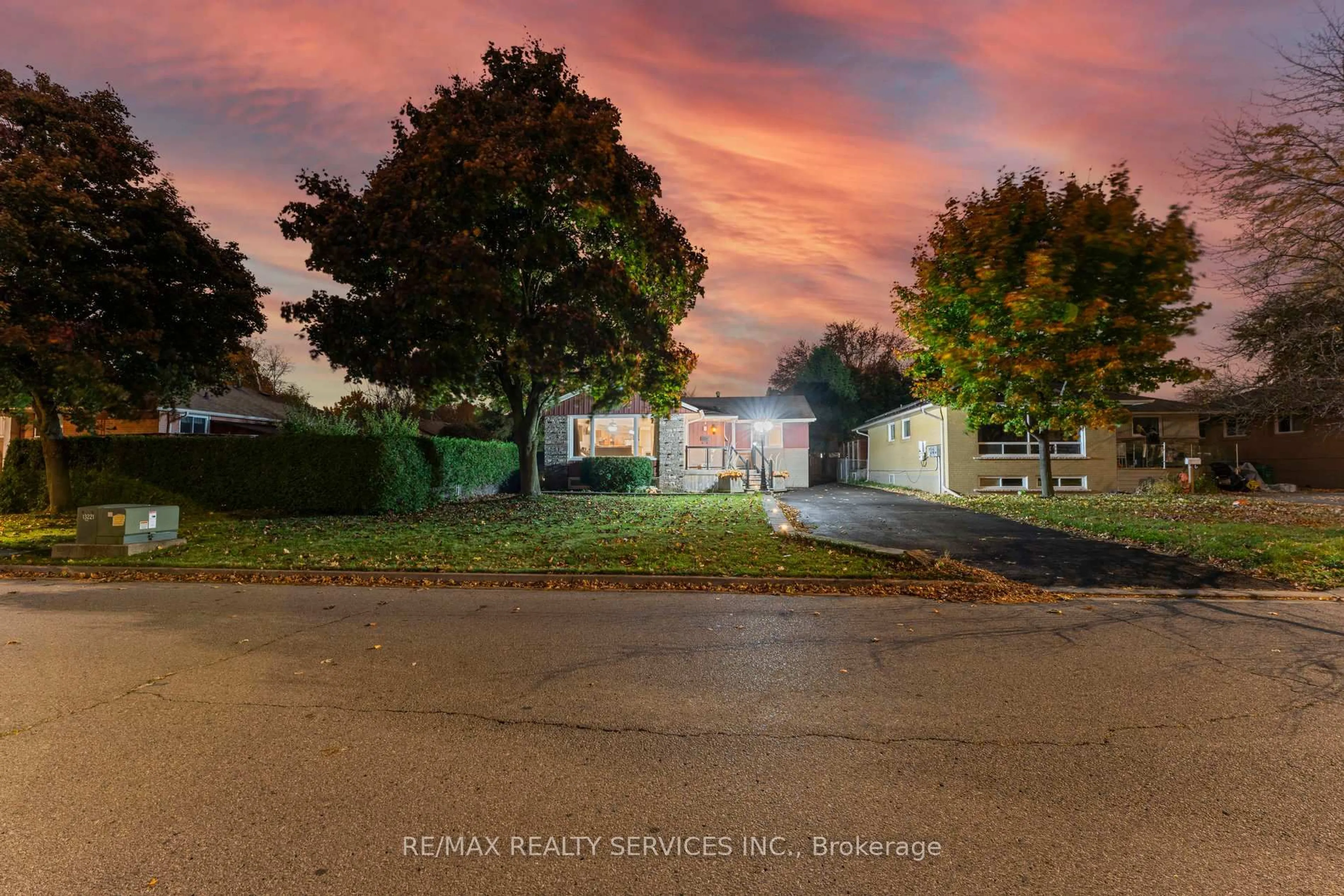 A pic from outside/outdoor area/front of a property/back of a property/a pic from drone, street for 3 Coniston Ave, Brampton Ontario L6X 2H3