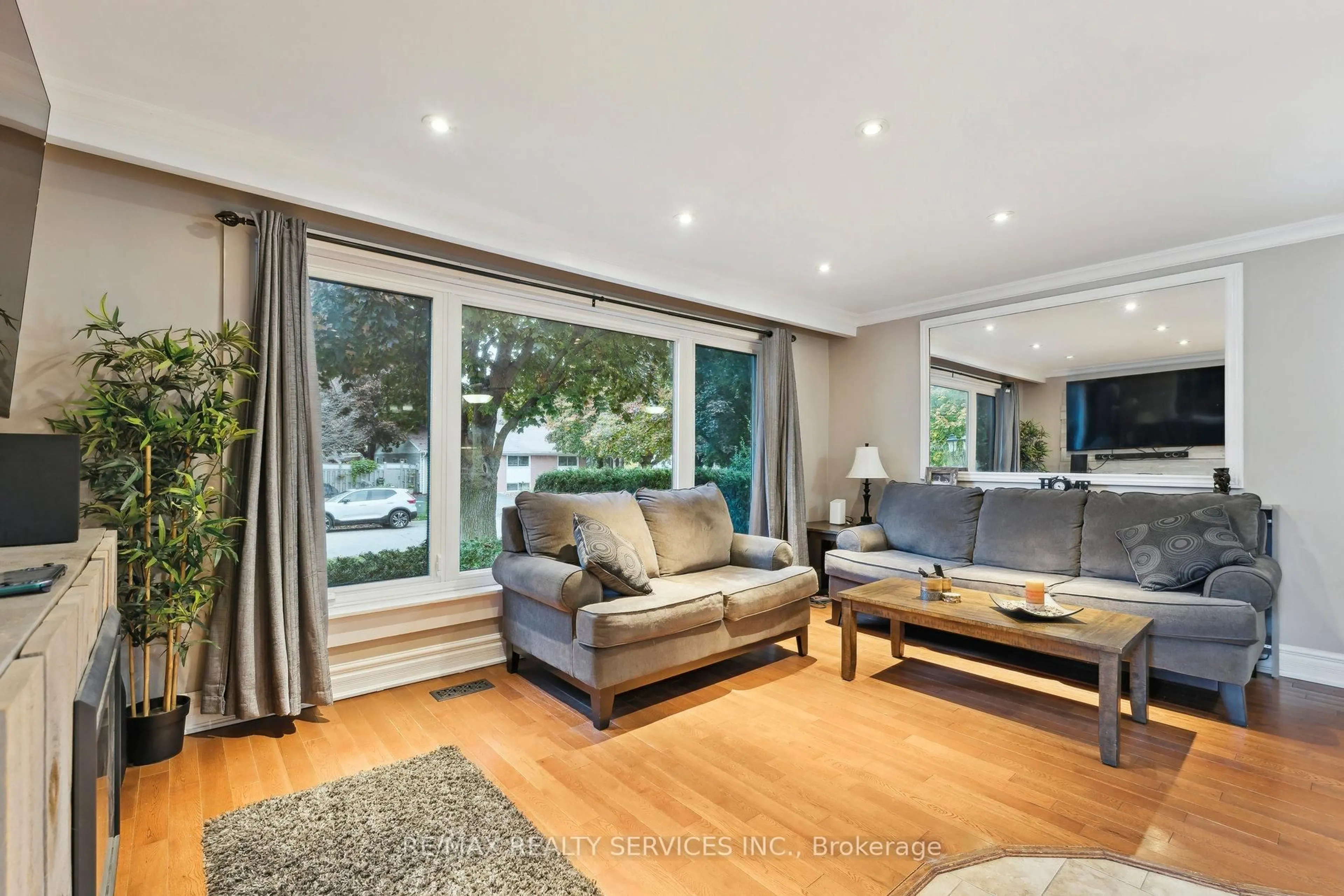 Living room with furniture, wood/laminate floor for 3 Coniston Ave, Brampton Ontario L6X 2H3