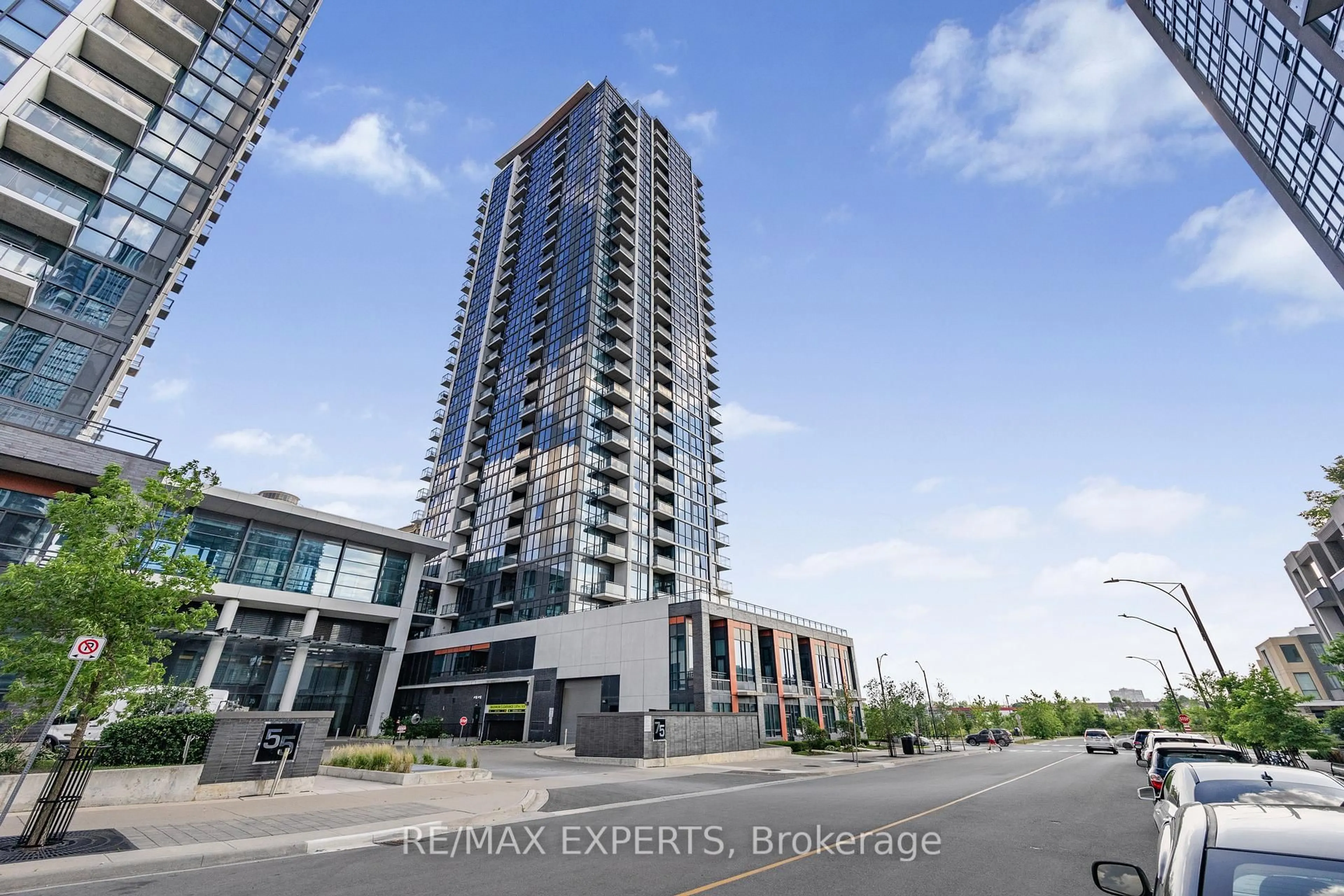 Indoor foyer for 75 Eglinton Ave #2408, Mississauga Ontario L5R 0E5