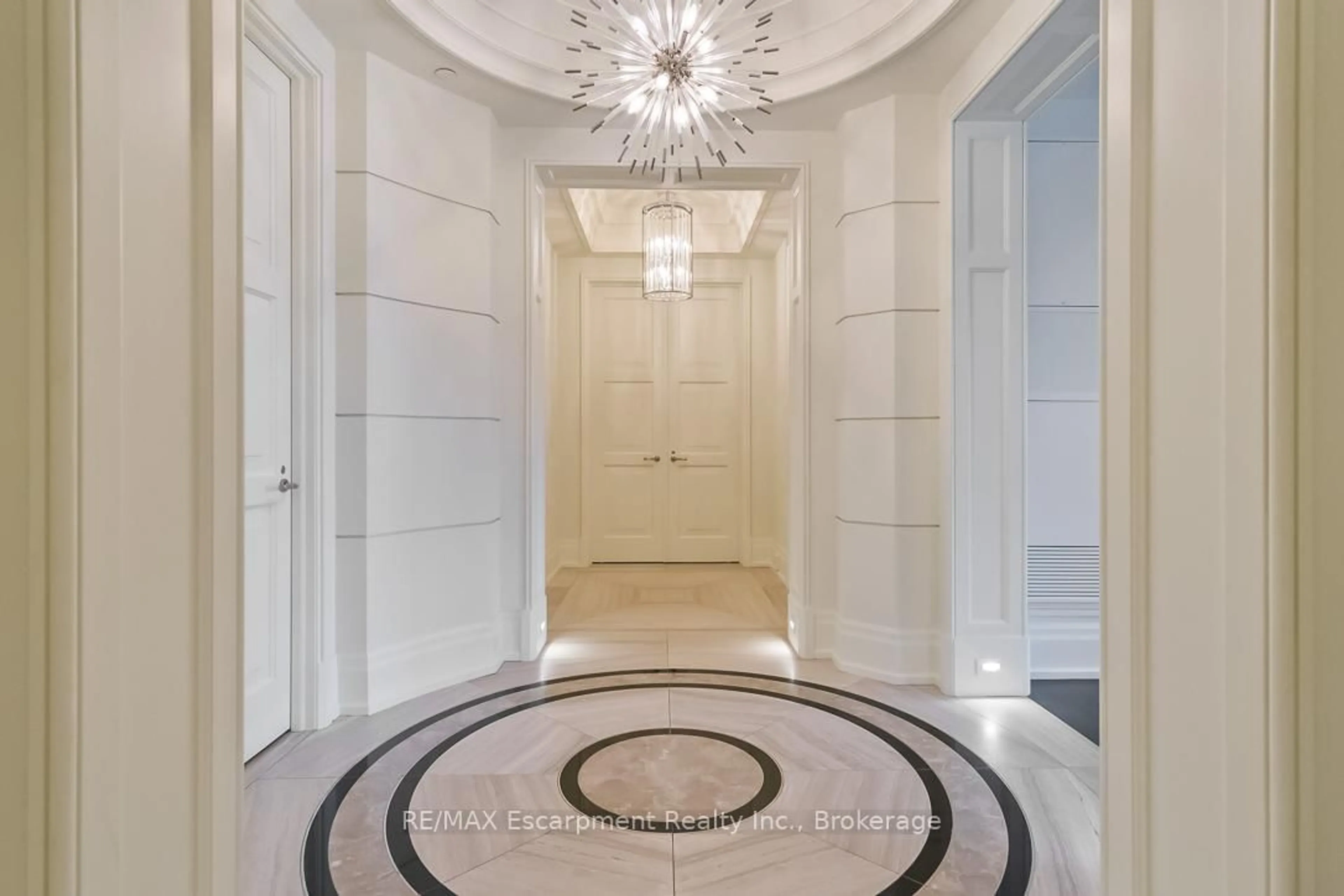 Indoor foyer for 300 Randall St #303, Oakville Ontario L6J 1R1