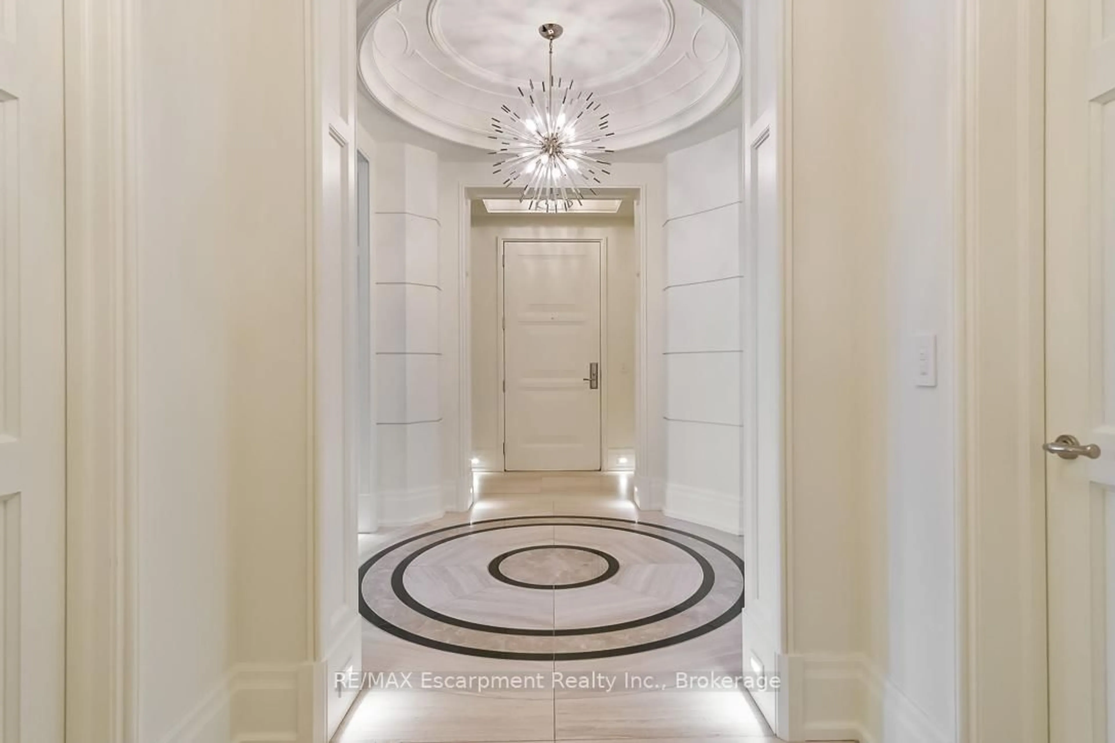 Indoor foyer for 300 Randall St #303, Oakville Ontario L6J 1R1