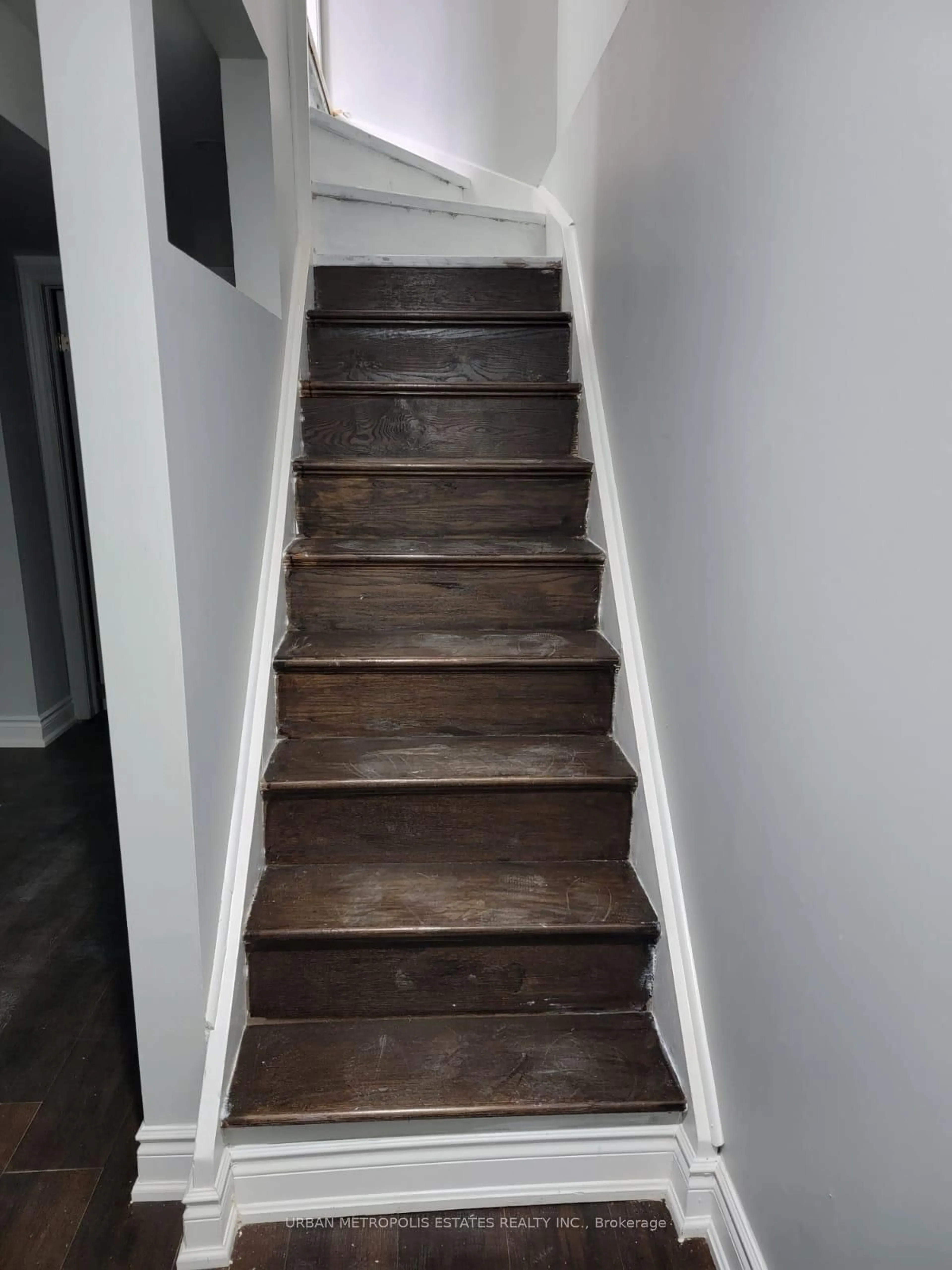 Stairs for 30 Joshua Crt, Brampton Ontario L6S 3W4