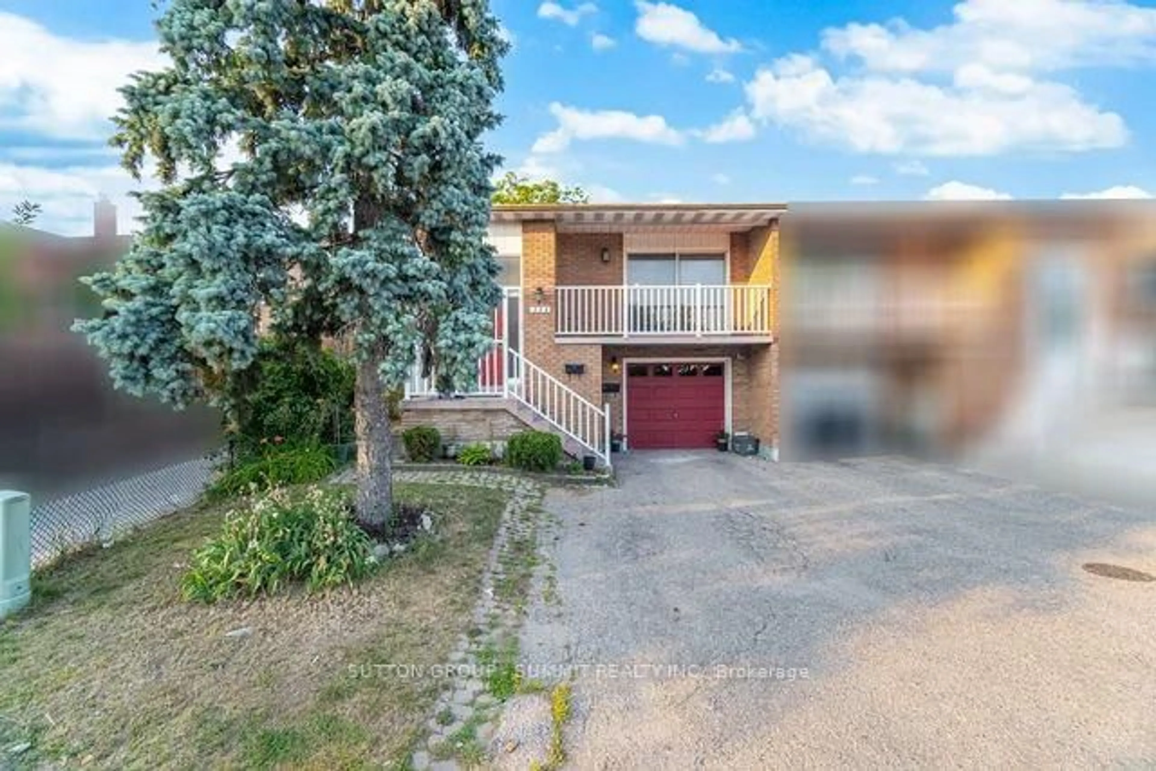 A pic from outside/outdoor area/front of a property/back of a property/a pic from drone, street for 354 Centre St, Brampton Ontario L6V 3B5