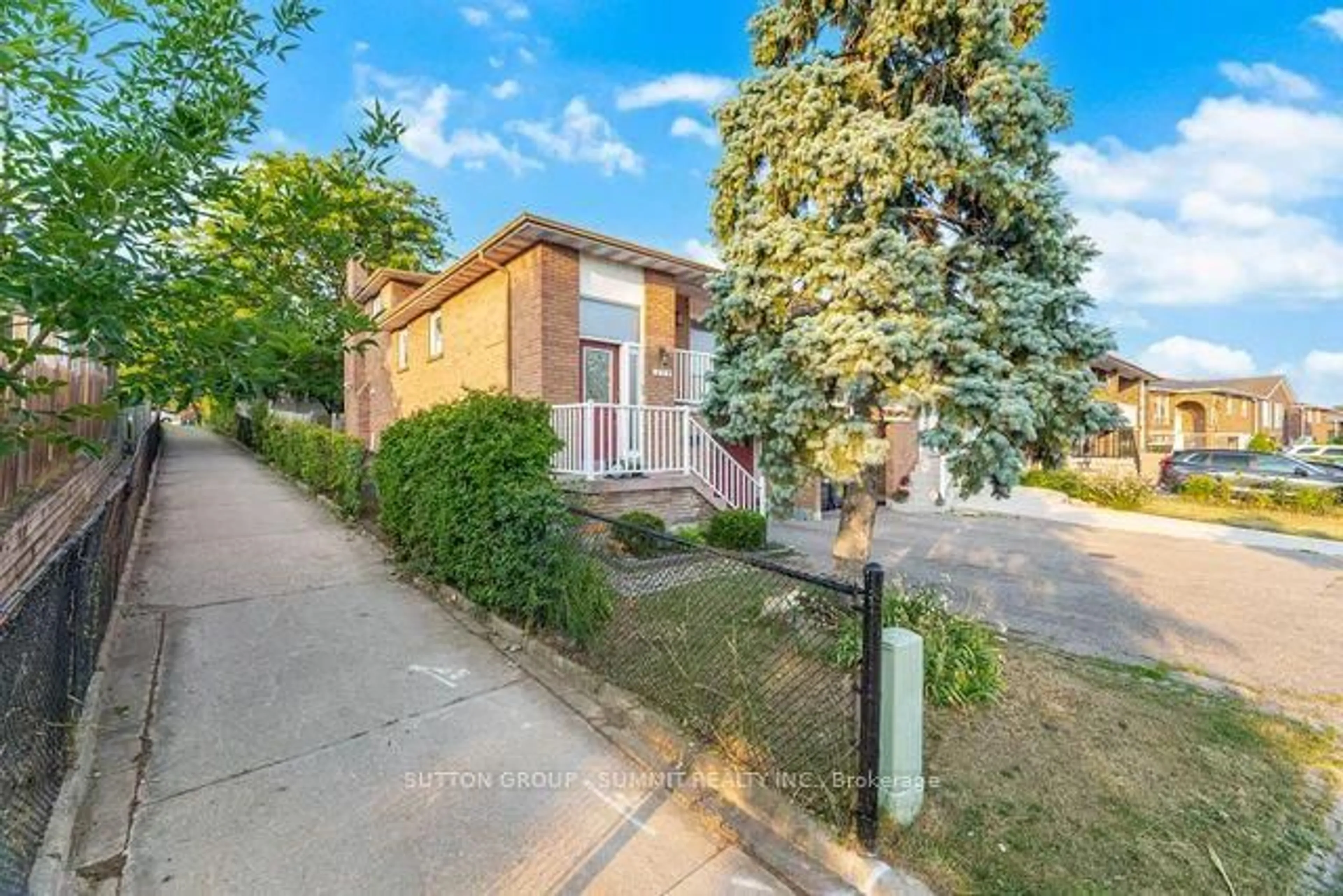 Unknown for 354 Centre St, Brampton Ontario L6V 3B5
