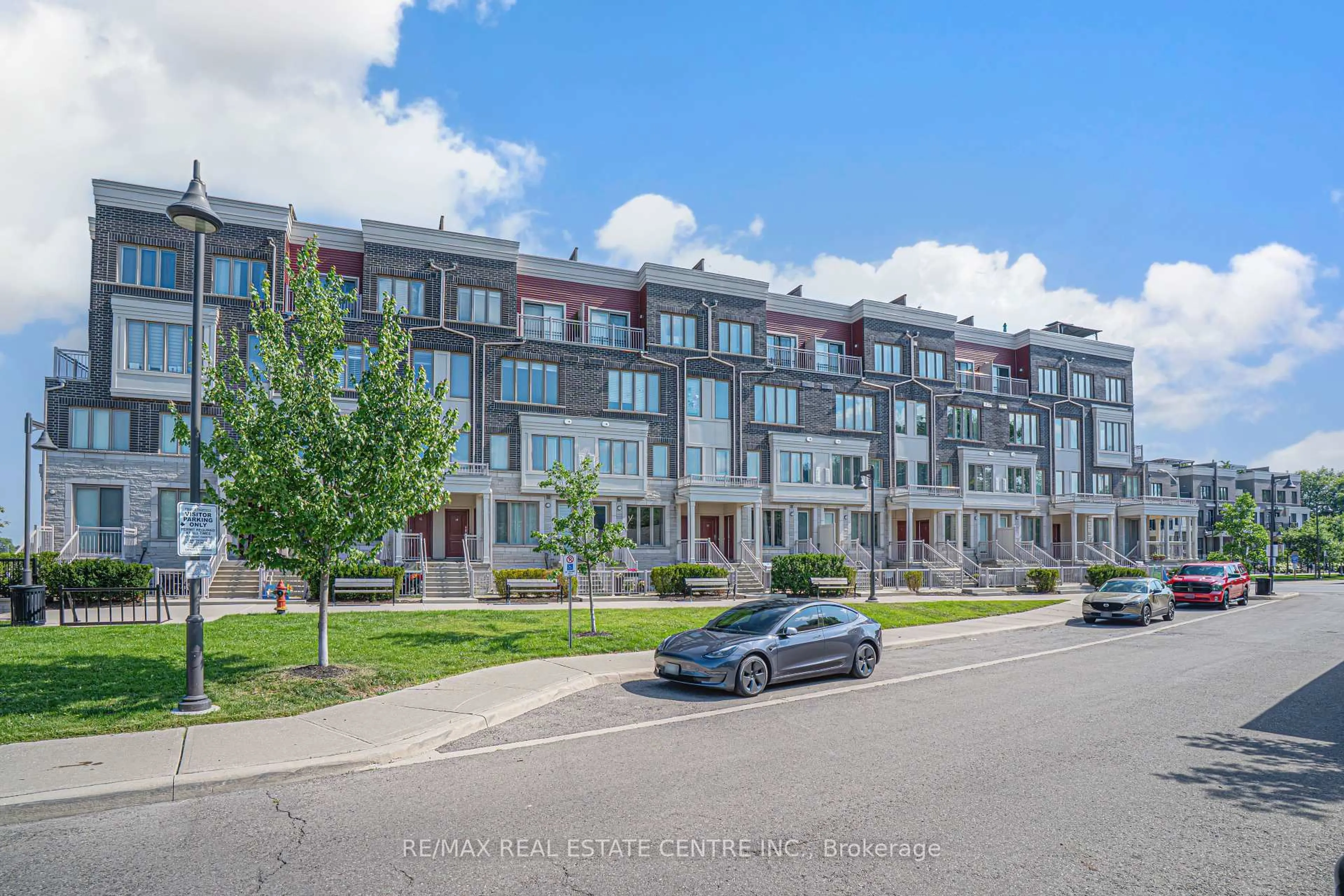 Patio, street for 145 Long Branch Ave #21, Toronto Ontario M8W 0A9