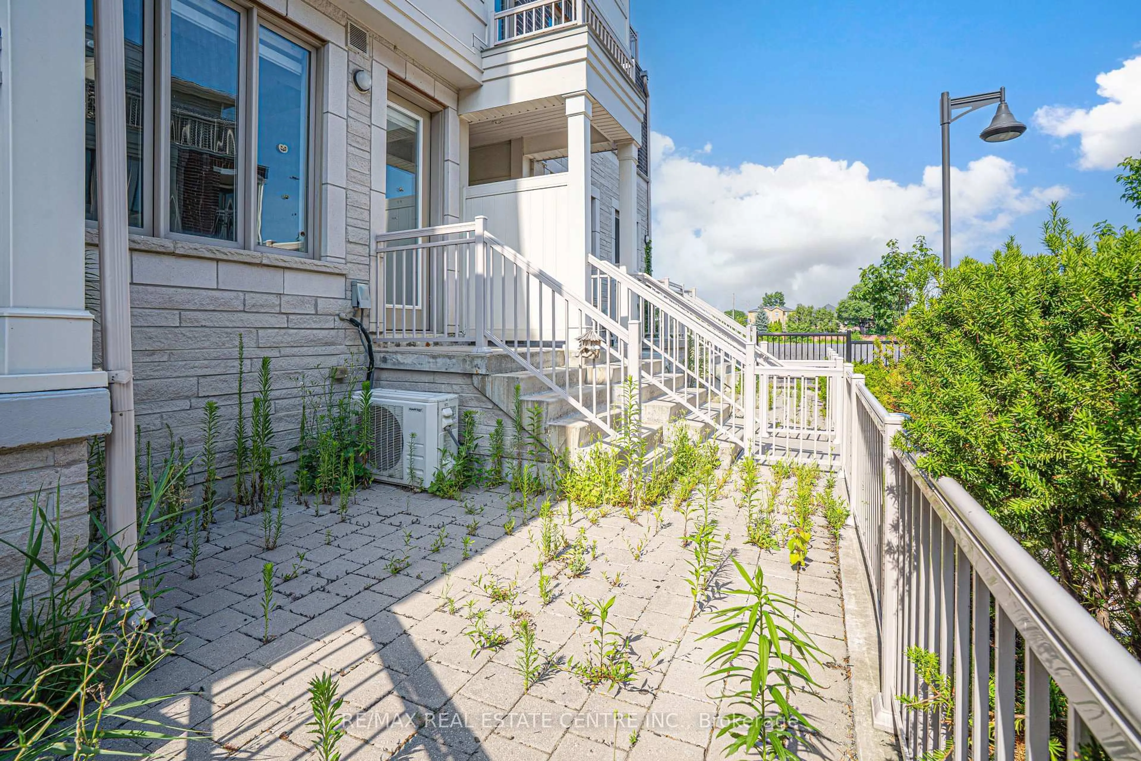 Patio, street for 145 Long Branch Ave #21, Toronto Ontario M8W 0A9