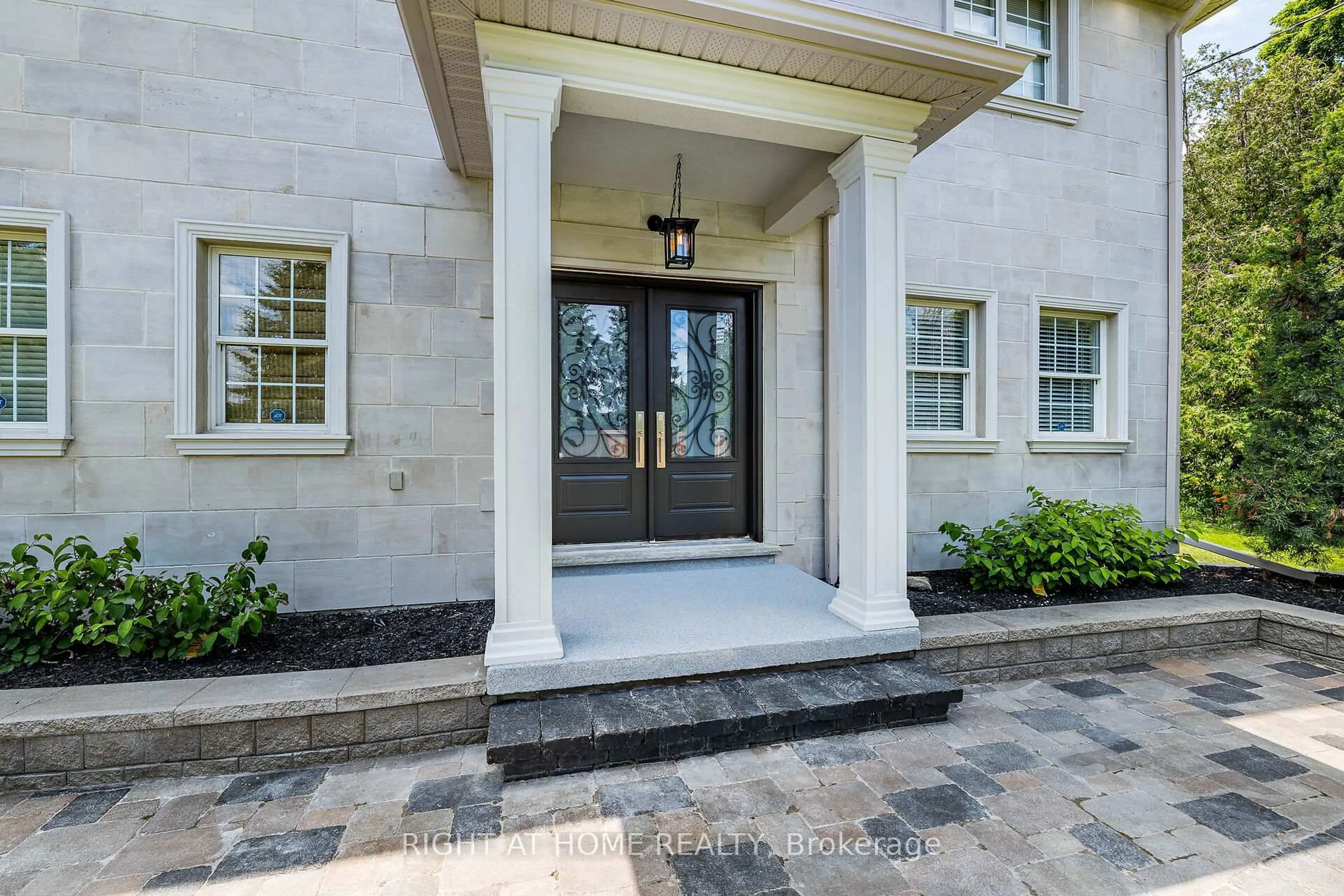 Indoor entryway for 13640 Guelph Line, Milton Ontario L0P 1B0
