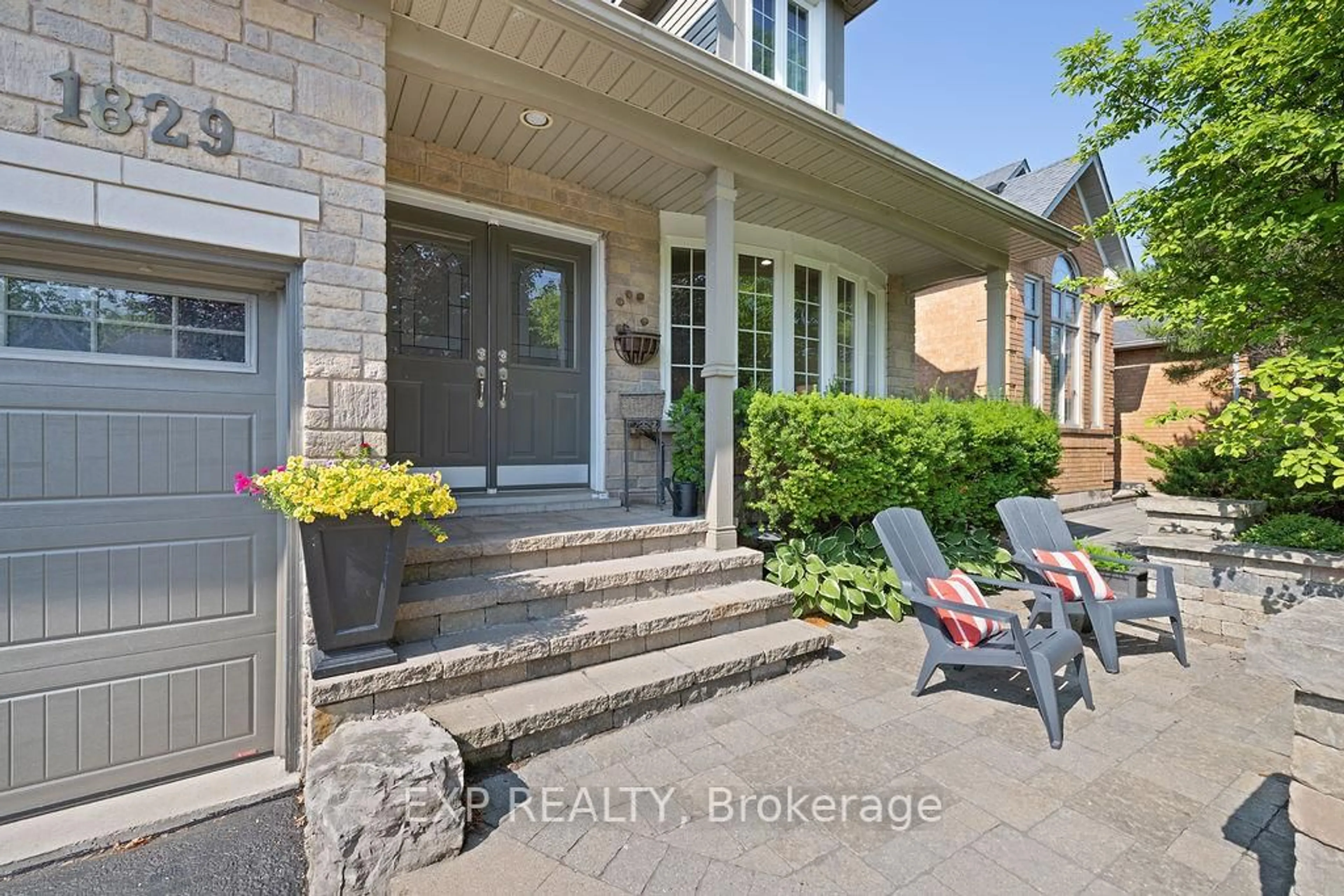Indoor entryway for 1829 Glenvista Dr, Oakville Ontario L6H 6K5