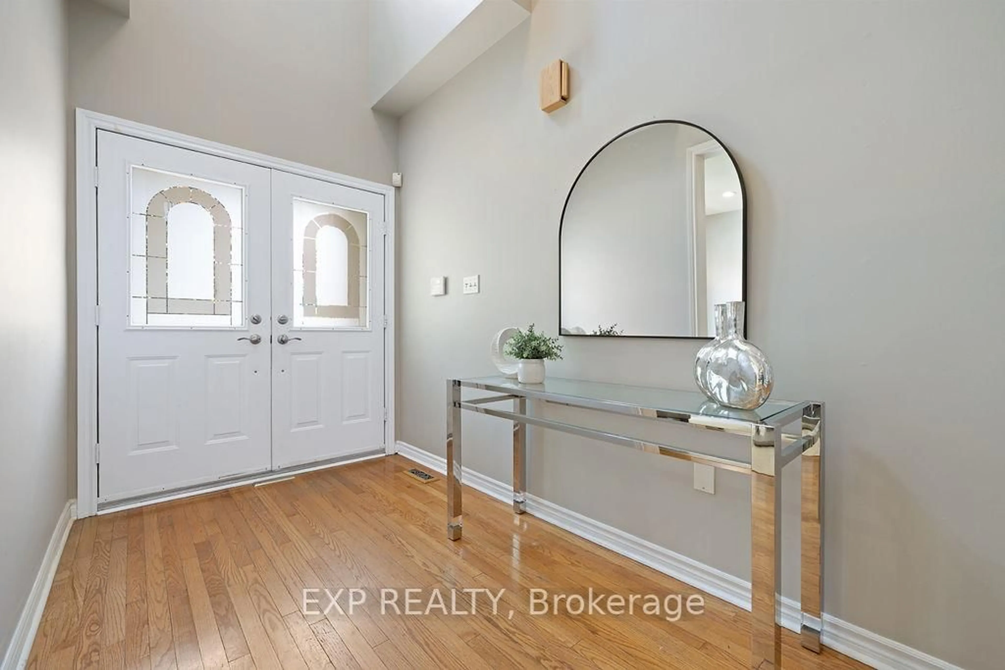 Indoor entryway for 1829 Glenvista Dr, Oakville Ontario L6H 6K5