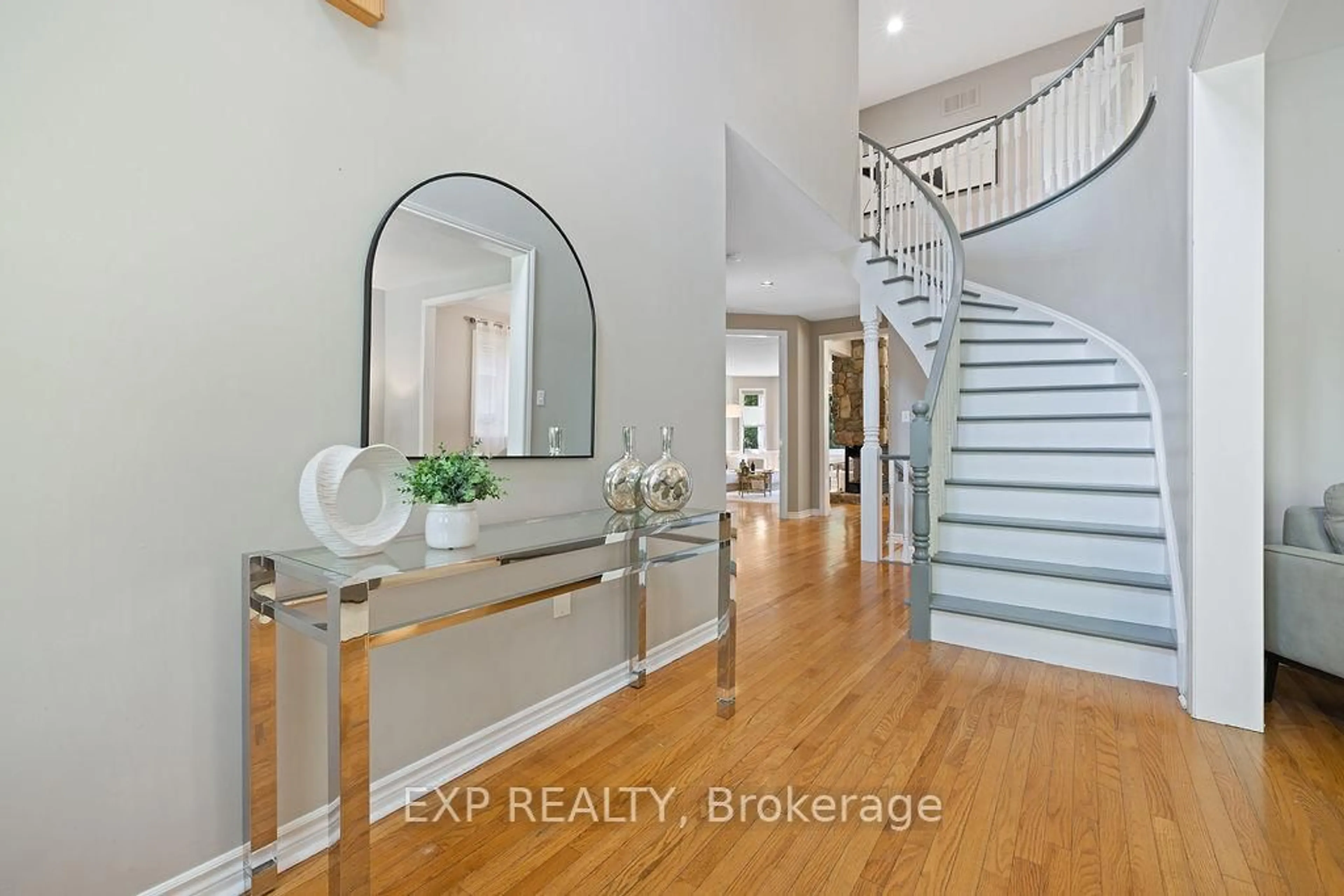 Indoor entryway for 1829 Glenvista Dr, Oakville Ontario L6H 6K5