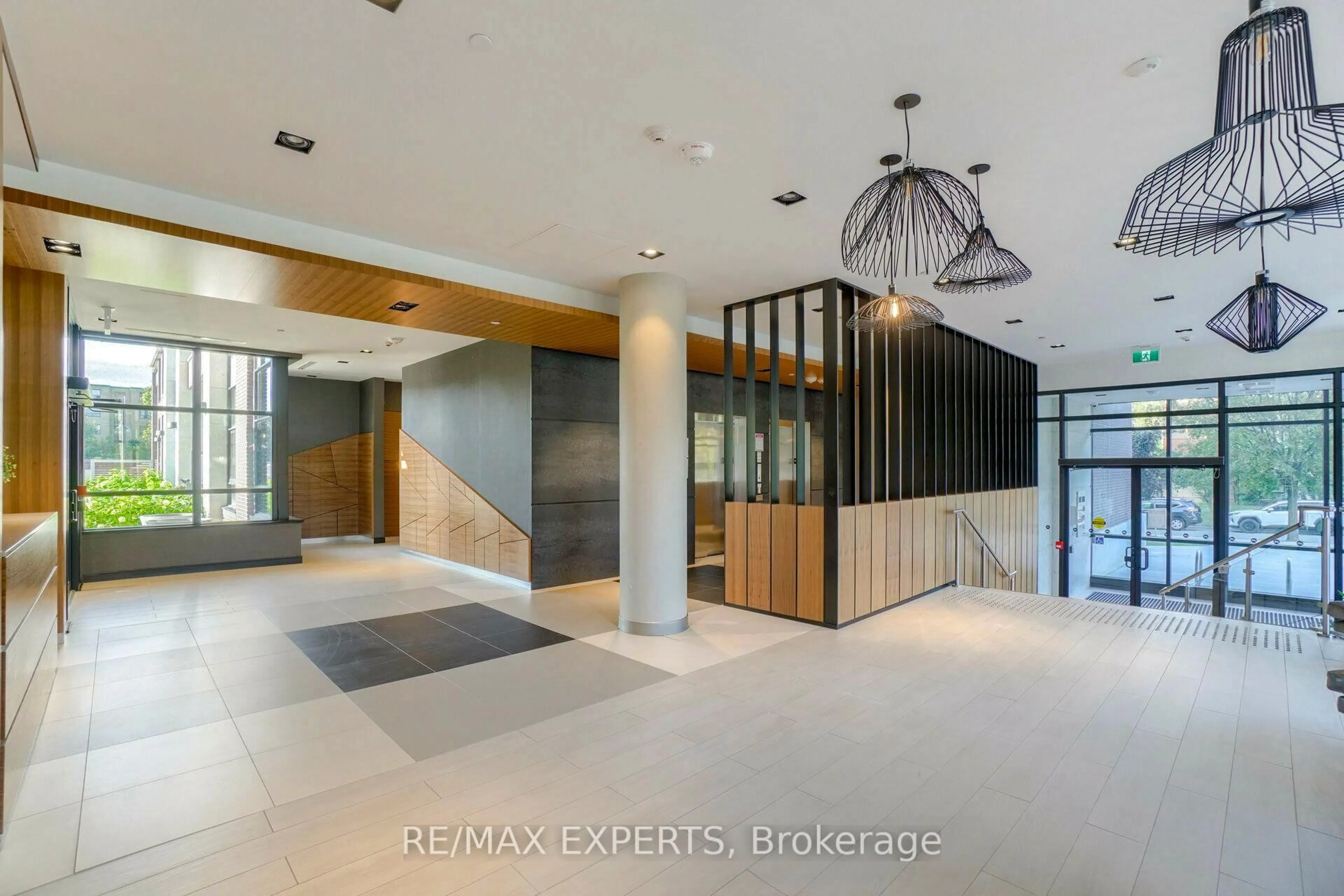 Indoor foyer for 1 Neighbourhood Lane #304, Toronto Ontario M8Y 0C2