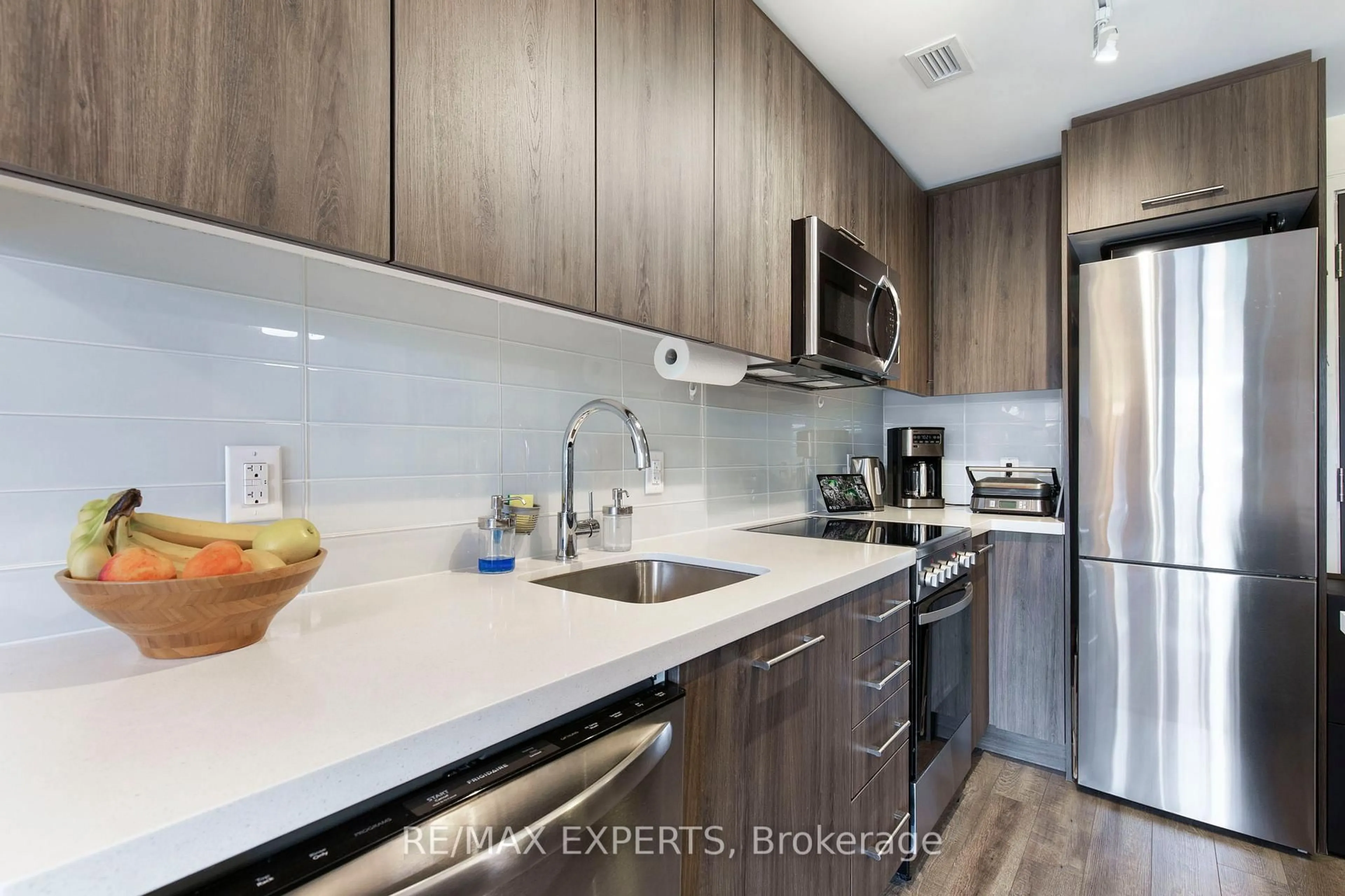 Standard kitchen, unknown for 1 Neighbourhood Lane #304, Toronto Ontario M8Y 0C2