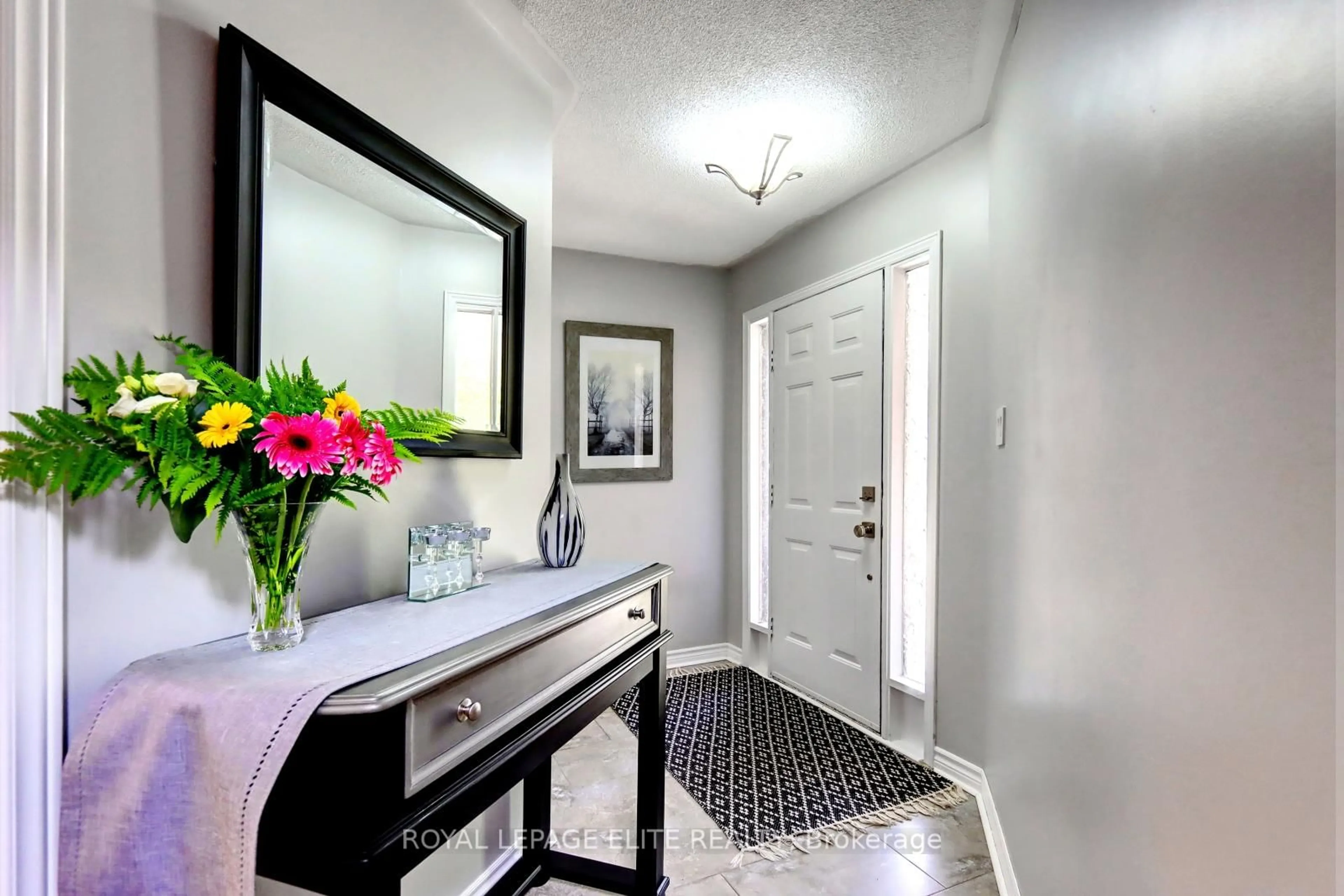 Indoor entryway for 2989 Gulfstream Way, Mississauga Ontario L5N 6J8