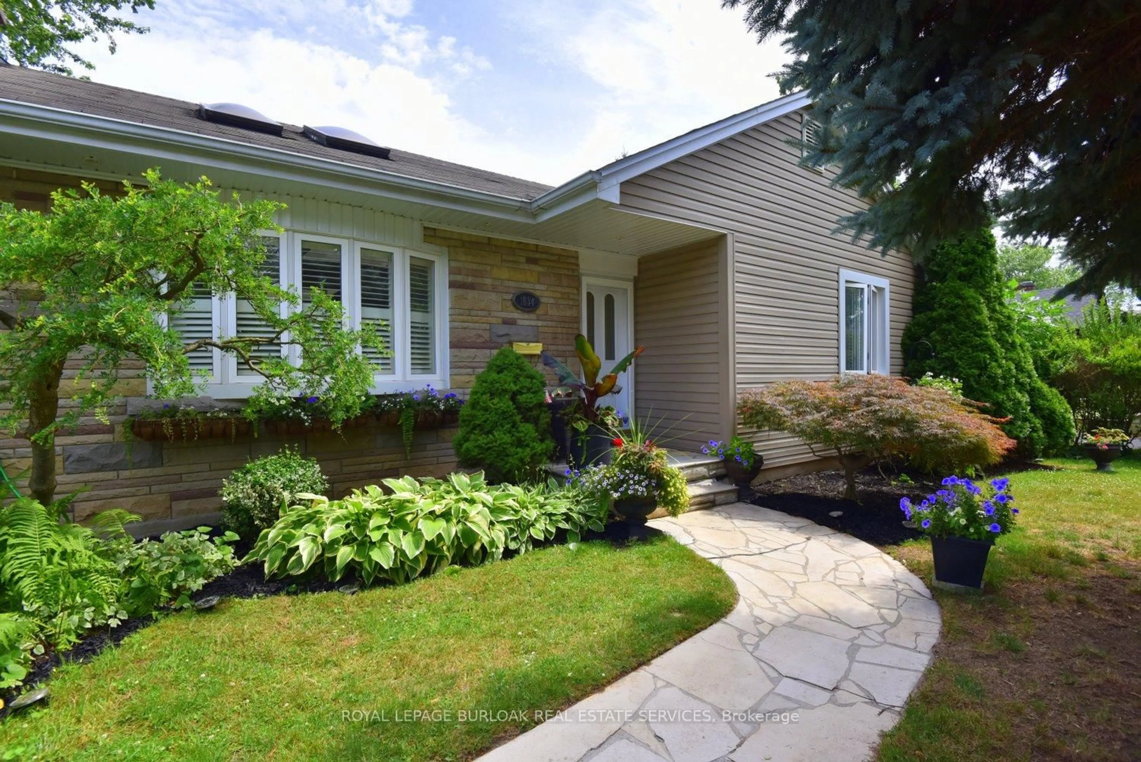 Unknown for 1034 Cedar Ave, Burlington Ontario L7T 2S1