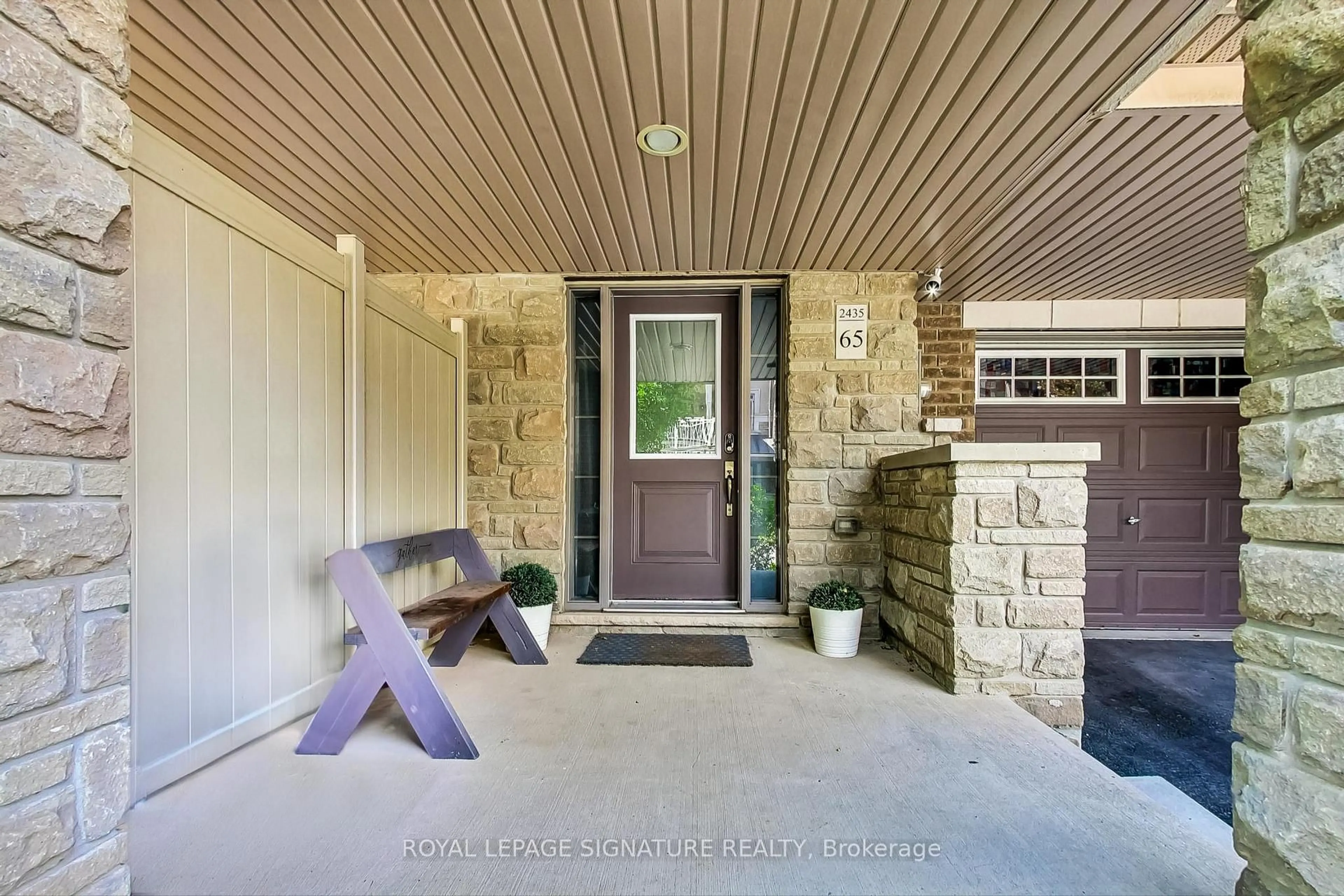 Indoor entryway for 2435 Greenwich Dr #65, Oakville Ontario L6M 0S4