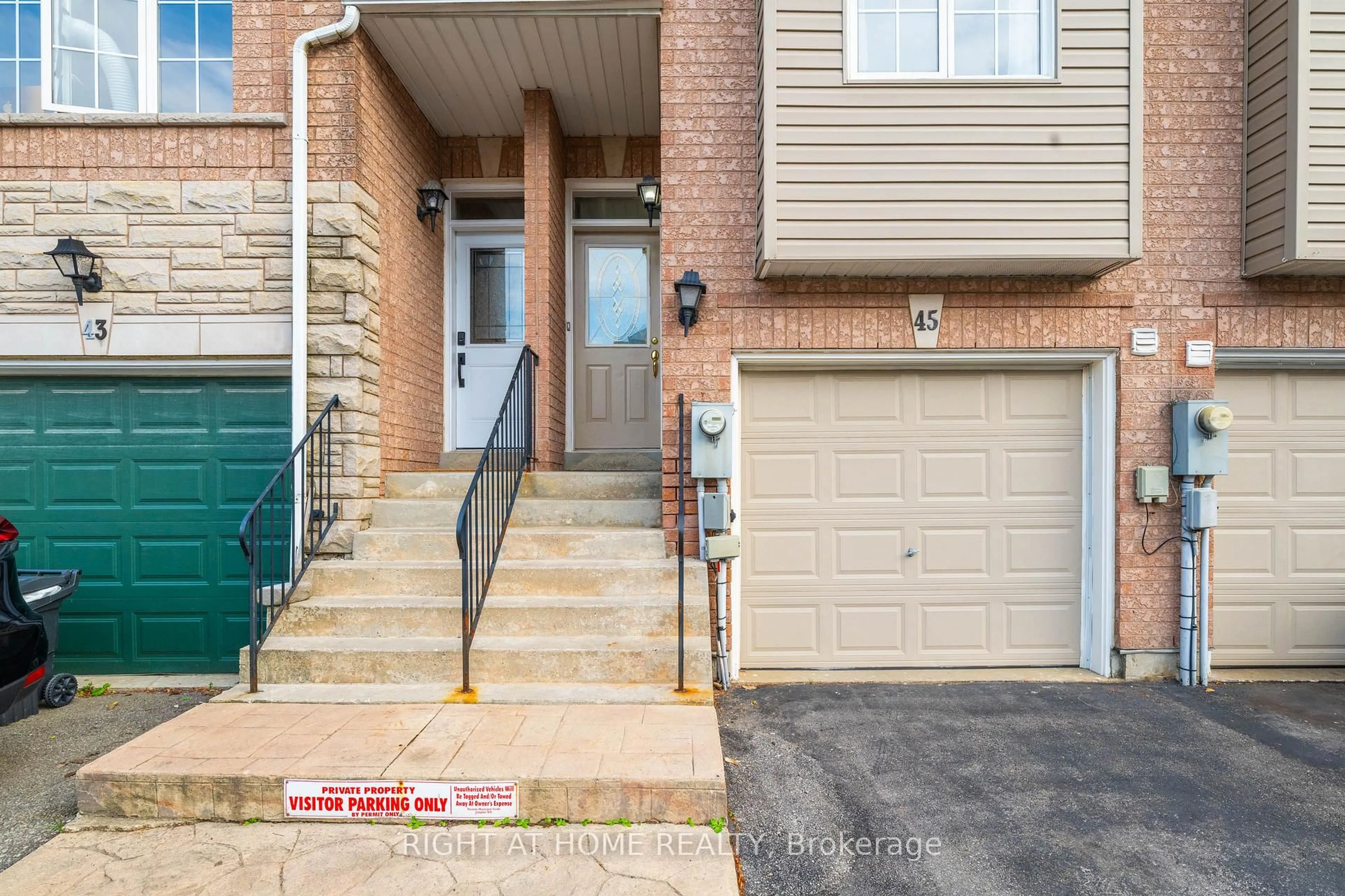 Indoor entryway for 45 Rivers Edge Dr, Toronto Ontario M6M 5L4