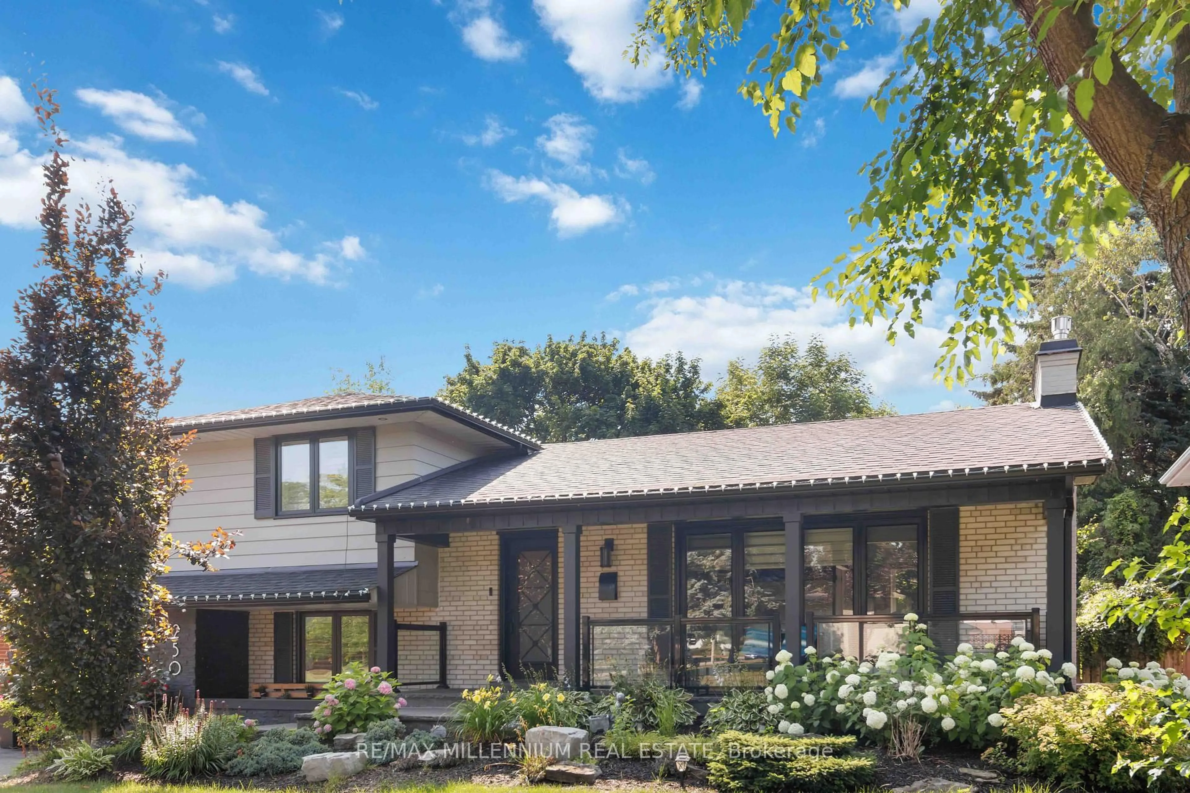 Home with brick exterior material, unknown for 250 Daphne Ave, Mississauga Ontario L5A 1M6