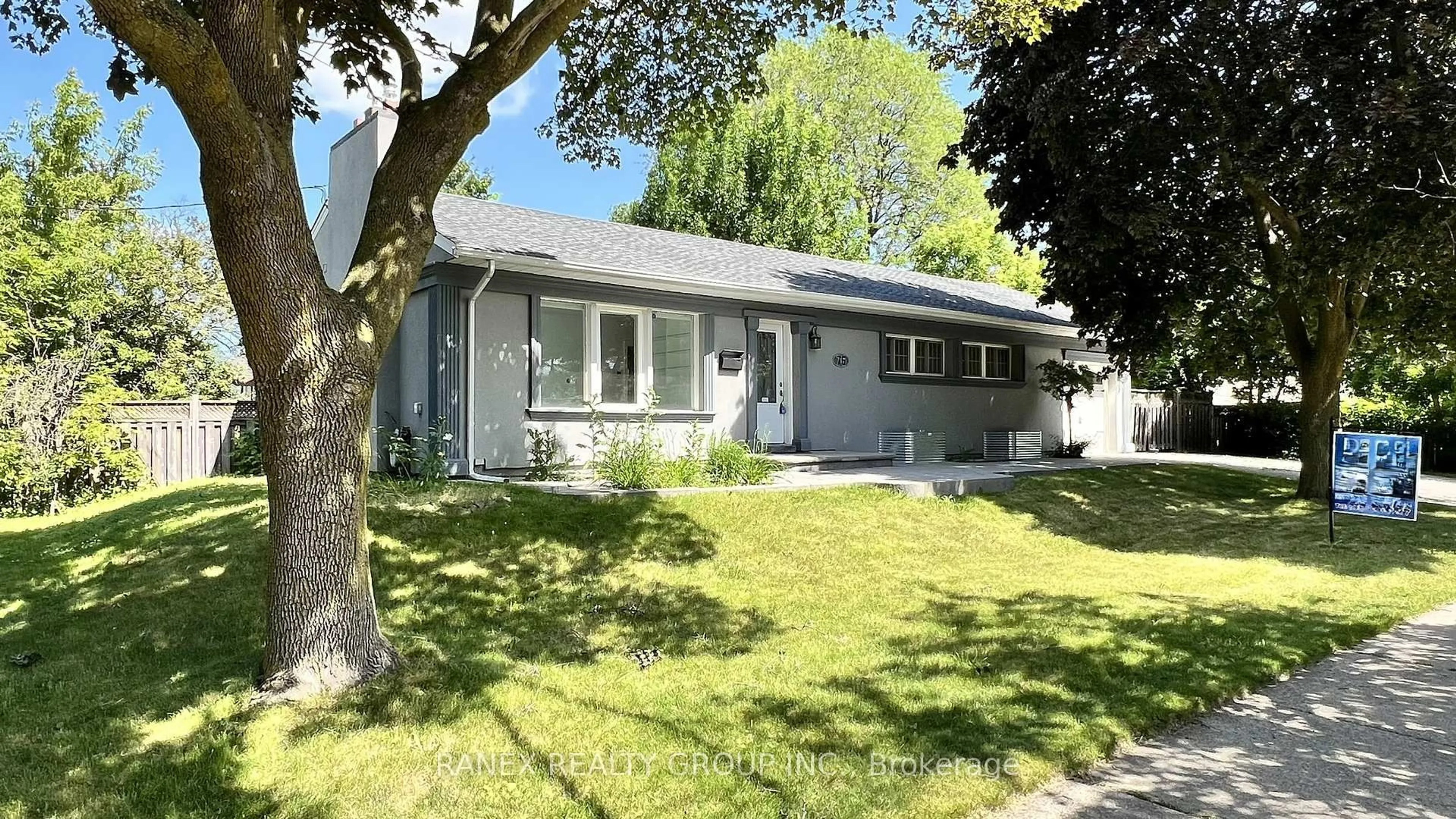 Home with vinyl exterior material, street for 76 Eldomar Ave, Brampton Ontario L6W 1R3