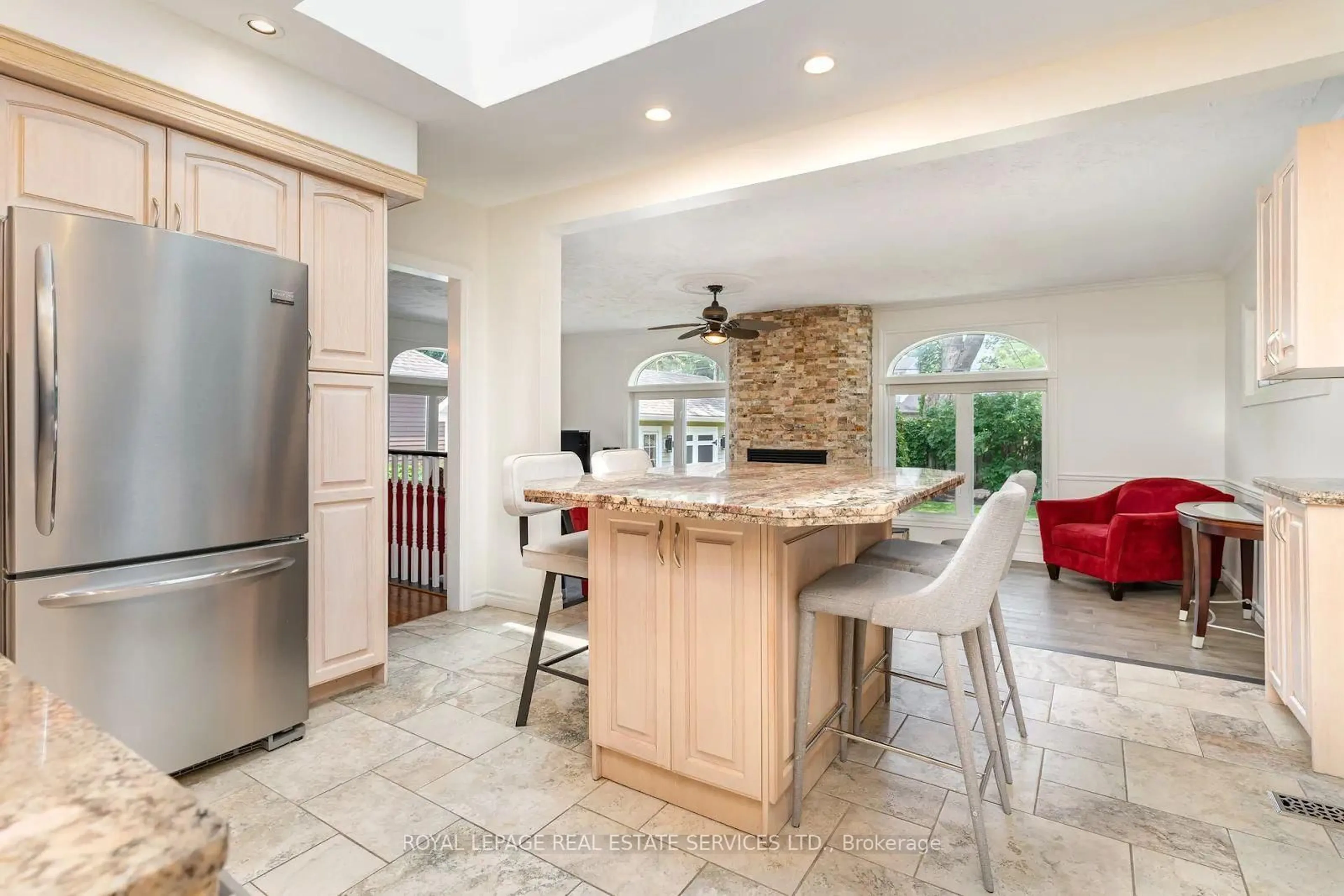 Open concept kitchen, ceramic/tile floor for 261 Tuck Dr, Burlington Ontario L7L 2P9