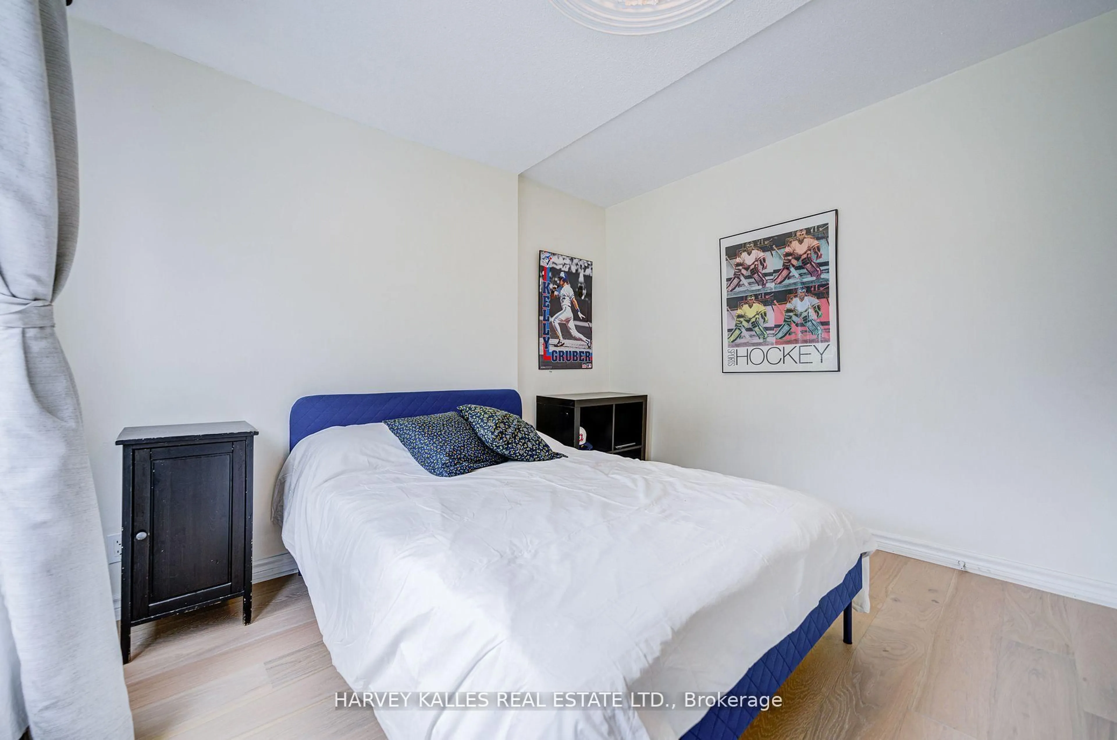 Bedroom with bed, unknown for 408 Silverthorn Ave, Toronto Ontario M6M 3H2