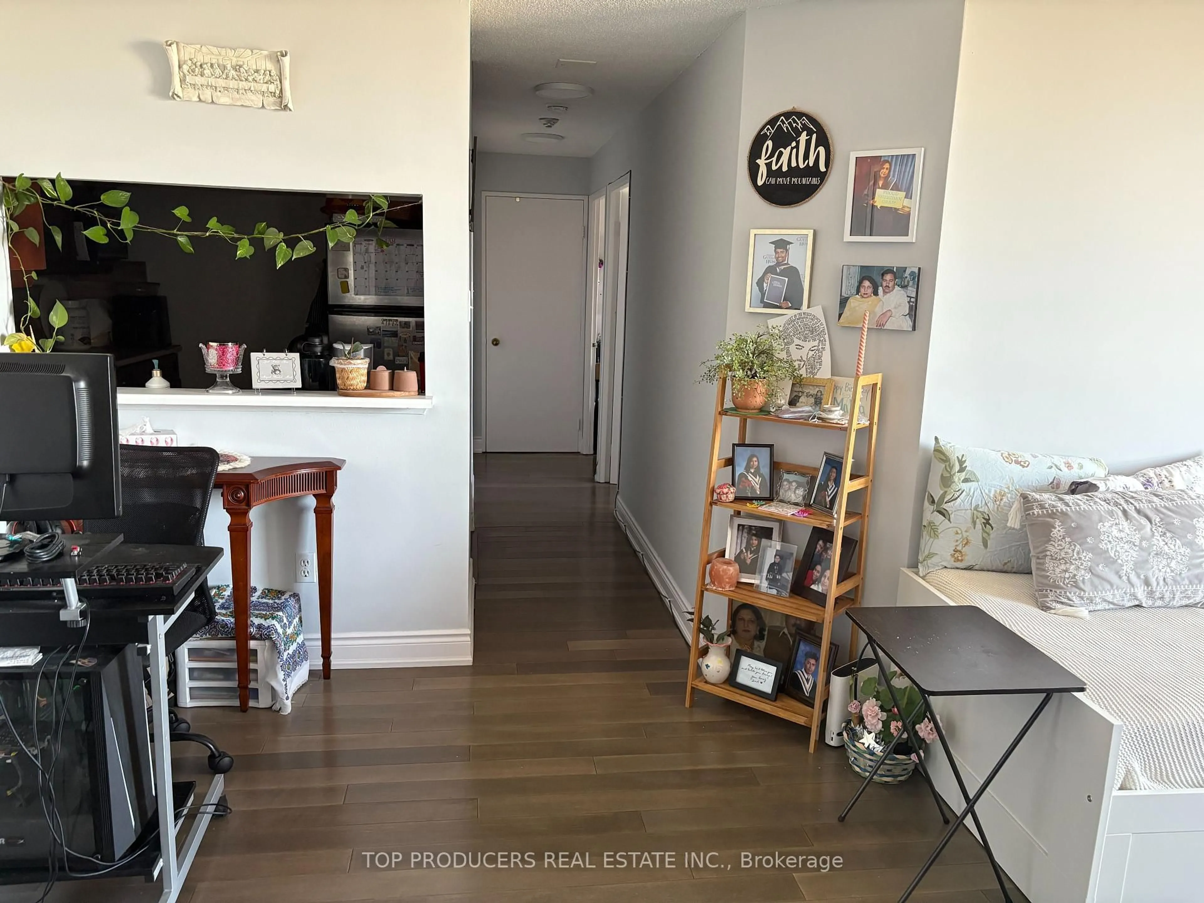 Indoor entryway for 4205 Shipp Dr #2706, Mississauga Ontario L4Z 2Y9