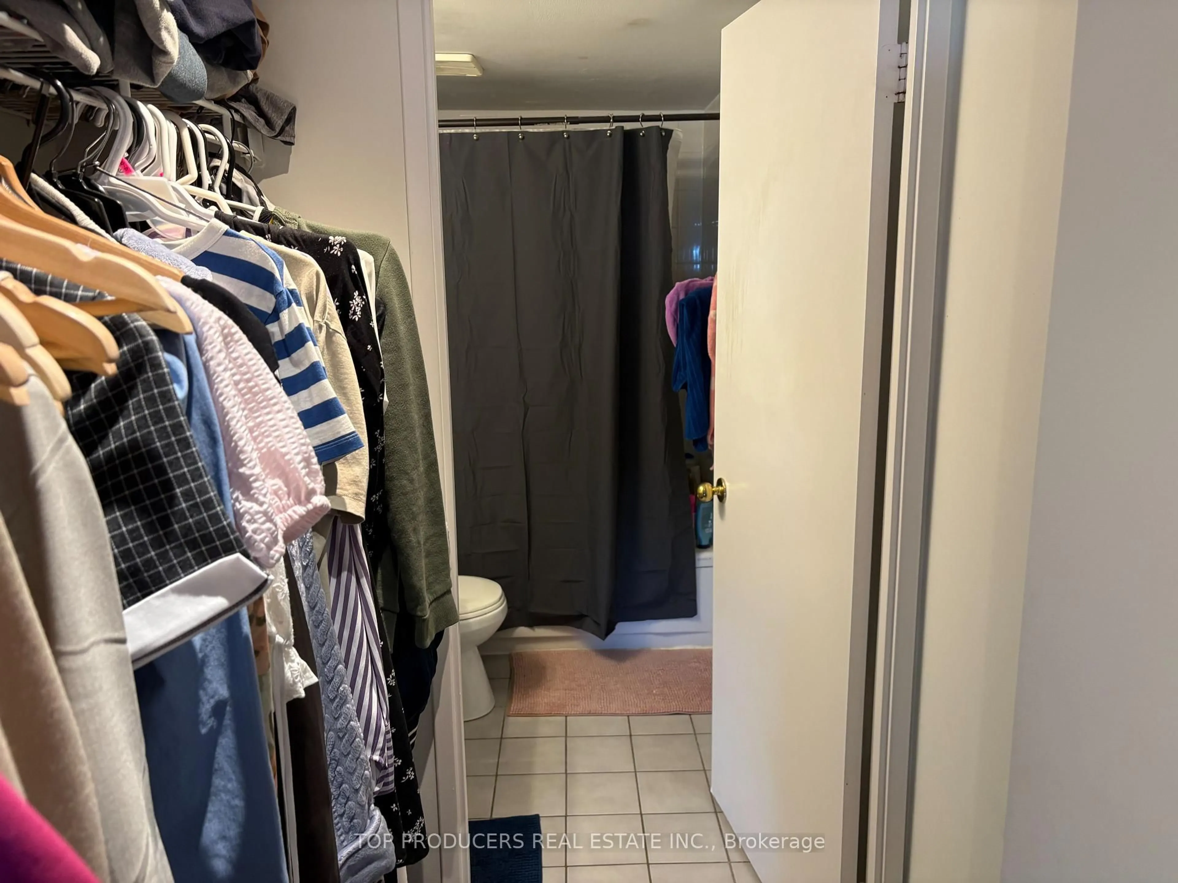 Storage room or clothes room or walk-in closet for 4205 Shipp Dr #2706, Mississauga Ontario L4Z 2Y9