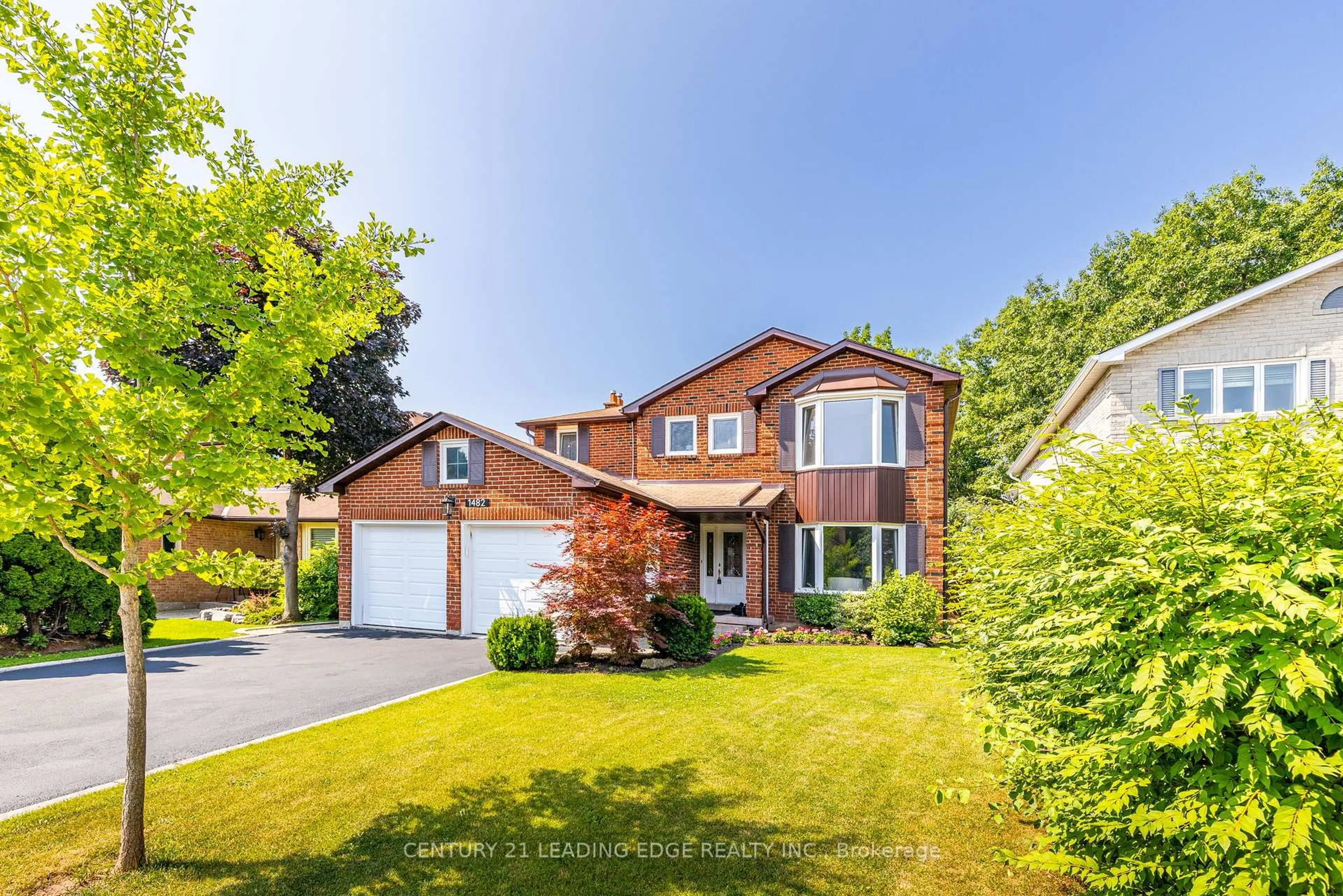 Home with brick exterior material, street for 1482 QUEENSBURY Cres, Oakville Ontario L6H 4G4